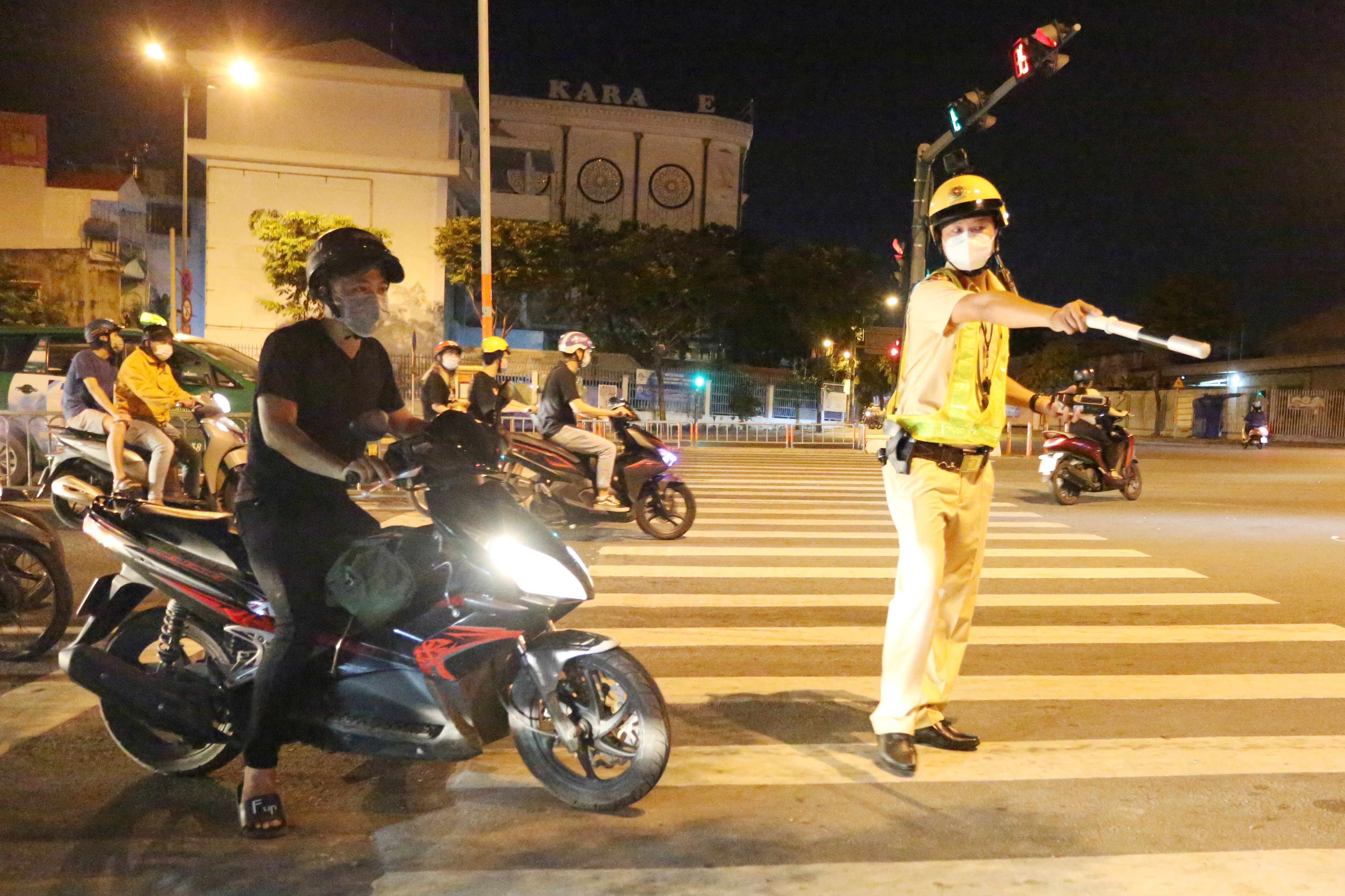 Nhieu tai xe bi phat do vi pham nong do con anh 2