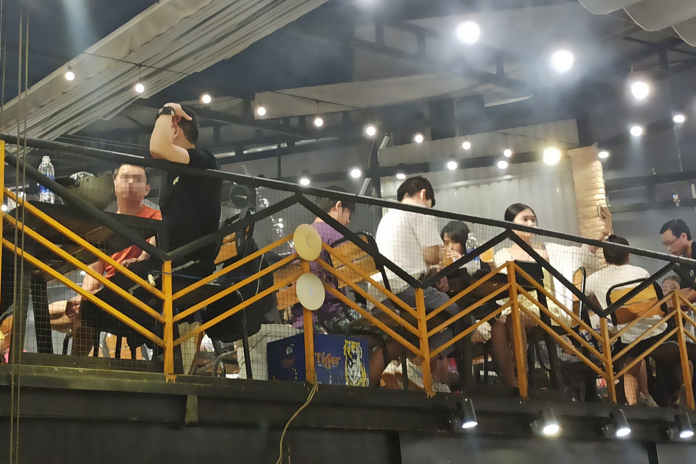 quan nhau bi xu phat anh 2