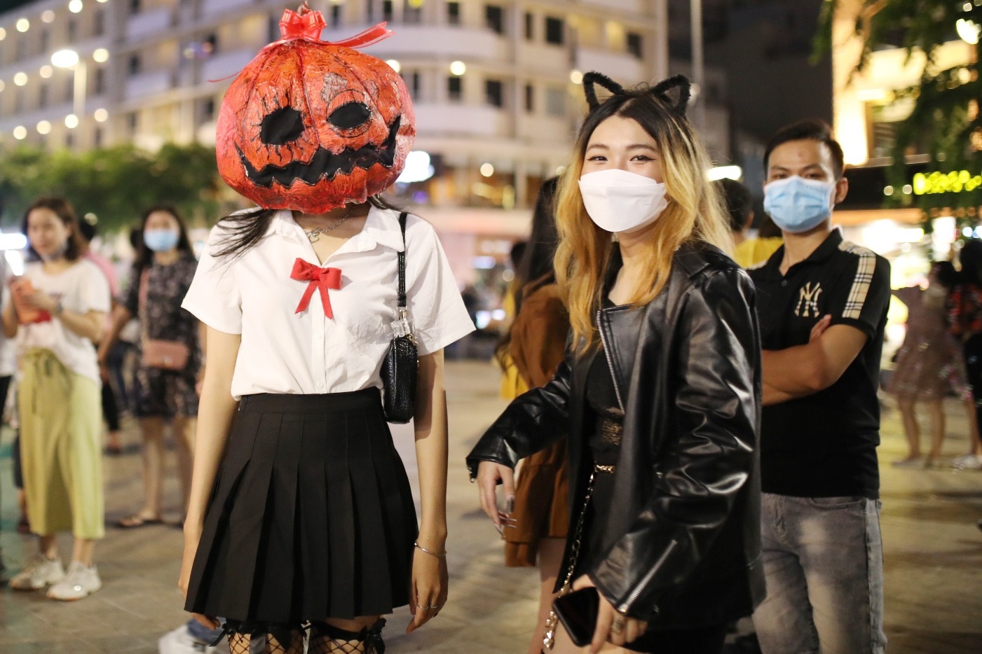 ket xe pho di bo Nguyen Hue anh 6