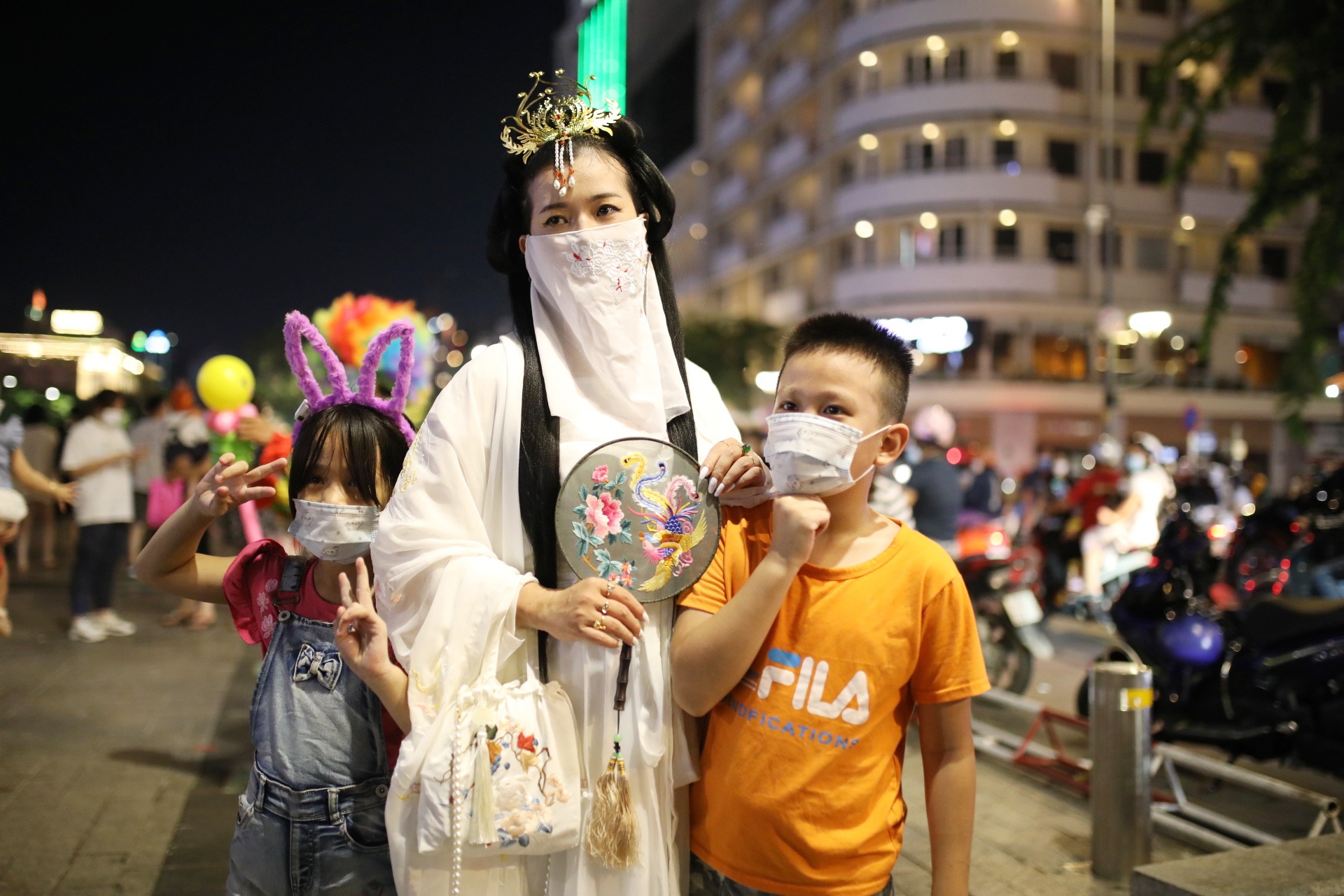 ket xe pho di bo Nguyen Hue anh 8