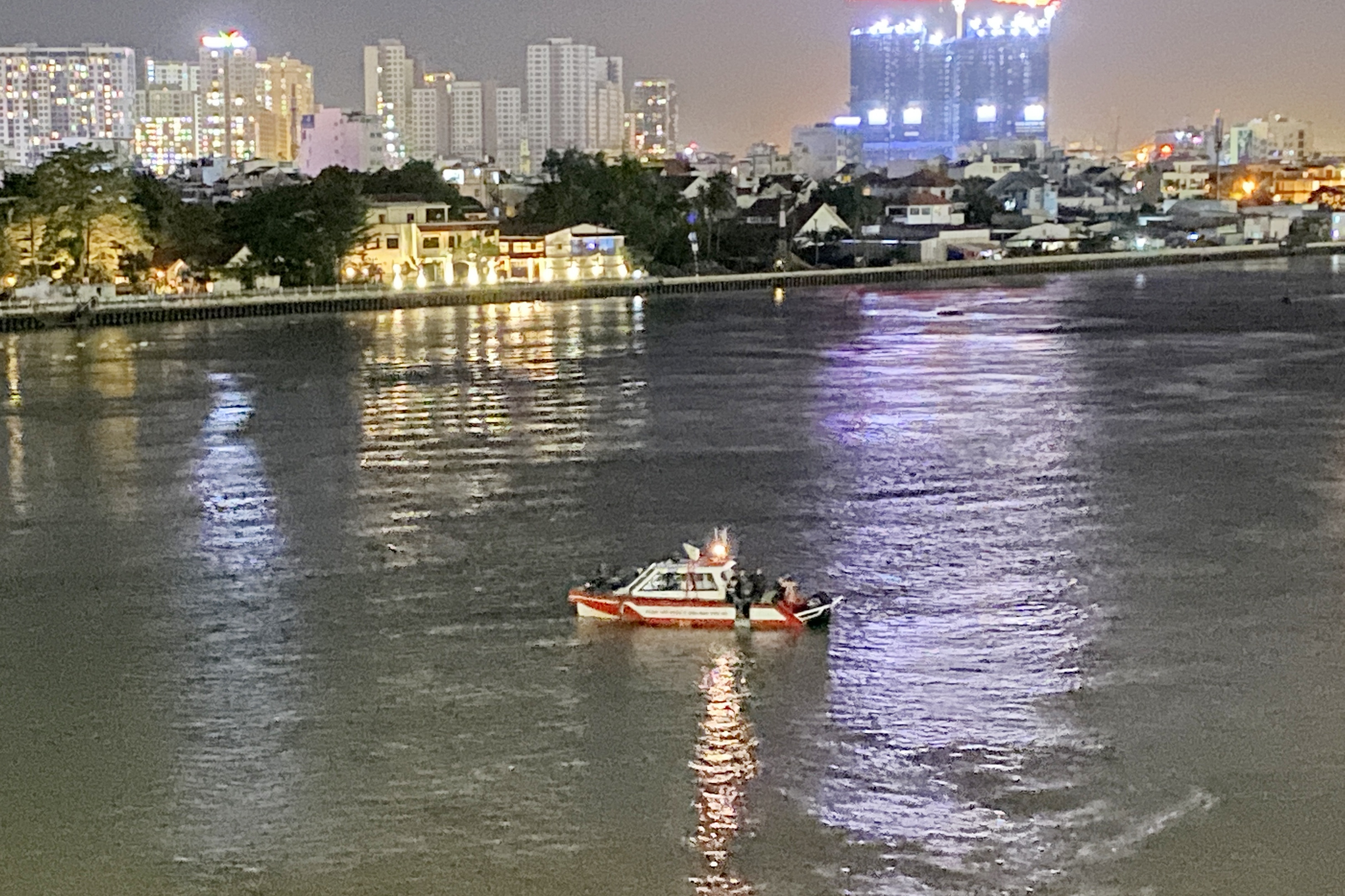 nhay cau Sai Gon anh 1