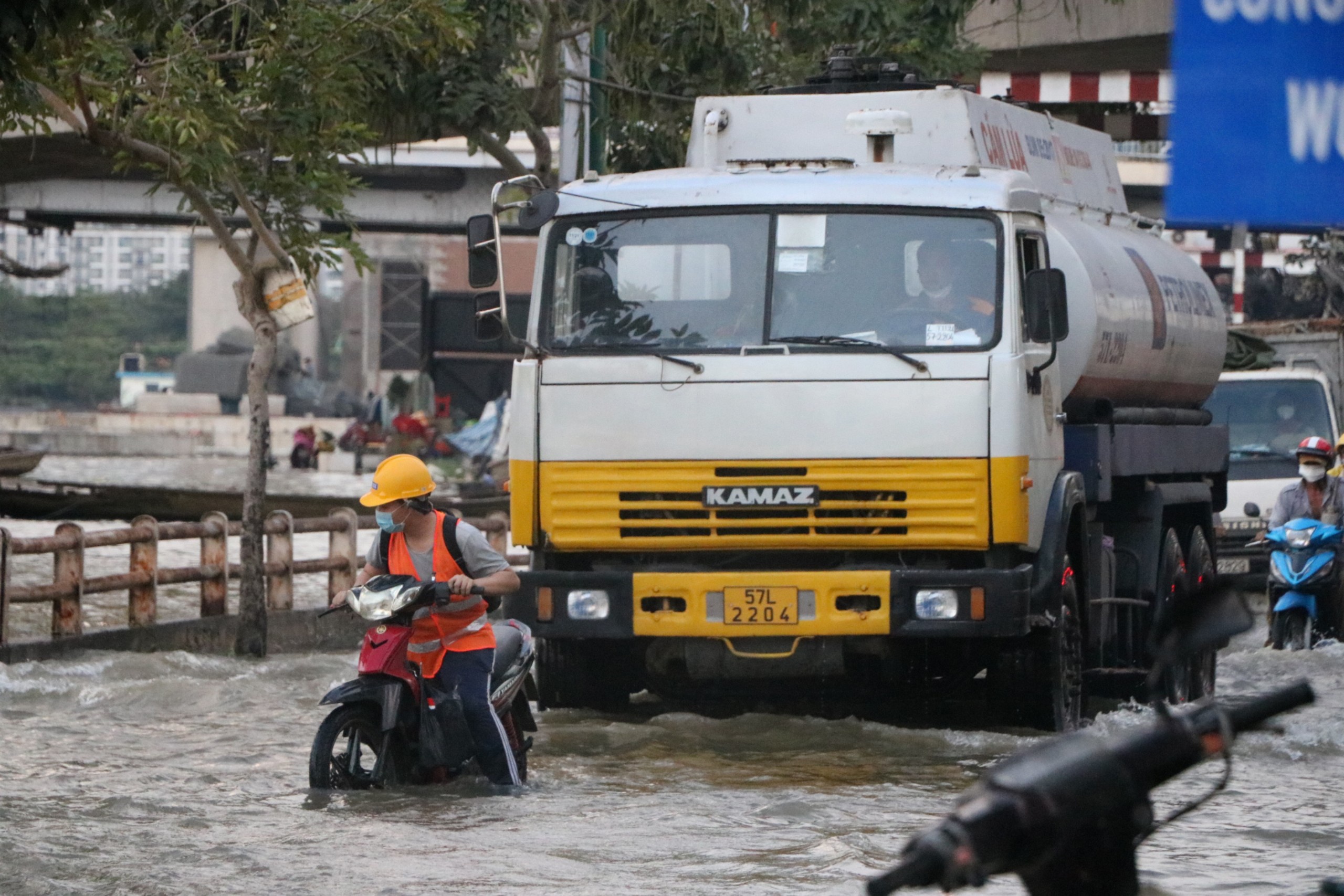 trieu cuong len dinh anh 1