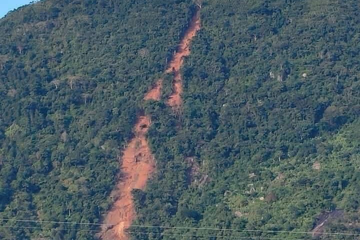 Chua the tiep can hien truong vu sat lo nui Ba Den hinh anh