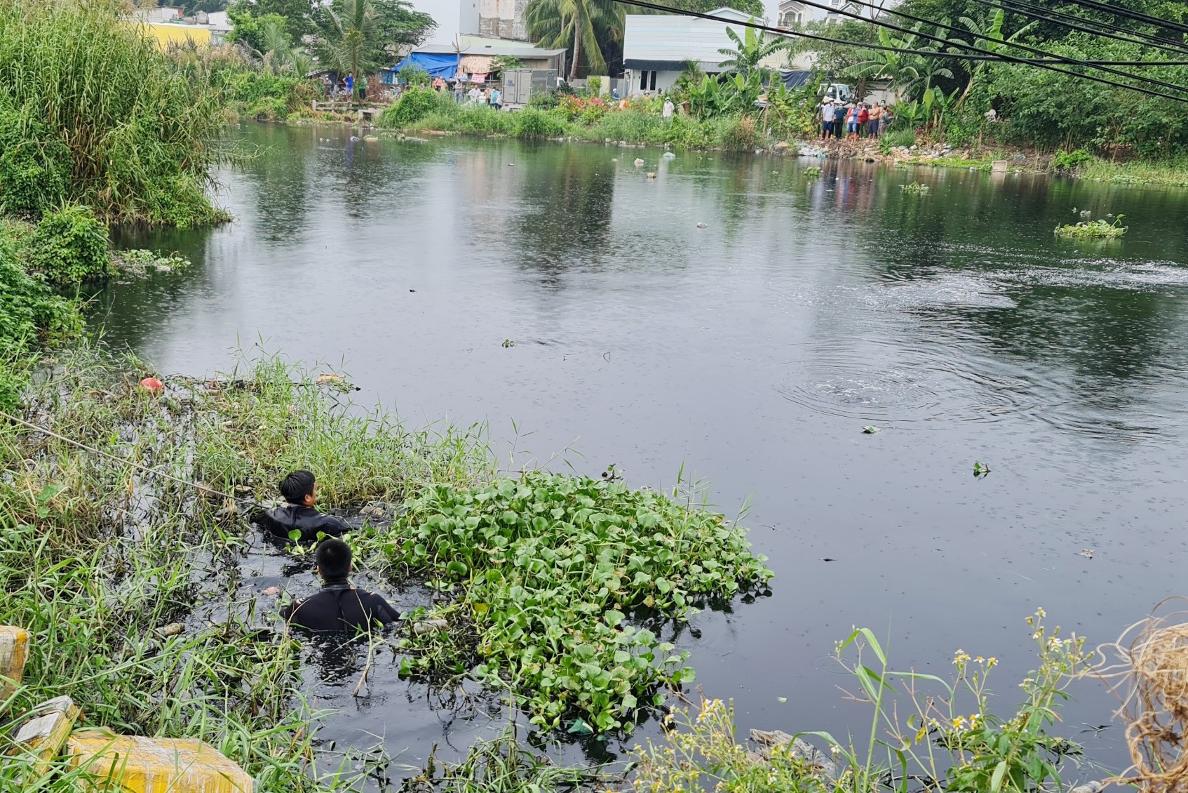 nhay kenh o Binh Tan anh 1