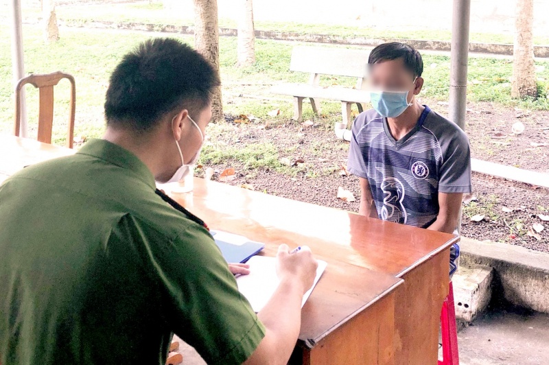 Bat khan cap ga bo duong nhieu lan xam hai con rieng cua vo hinh anh