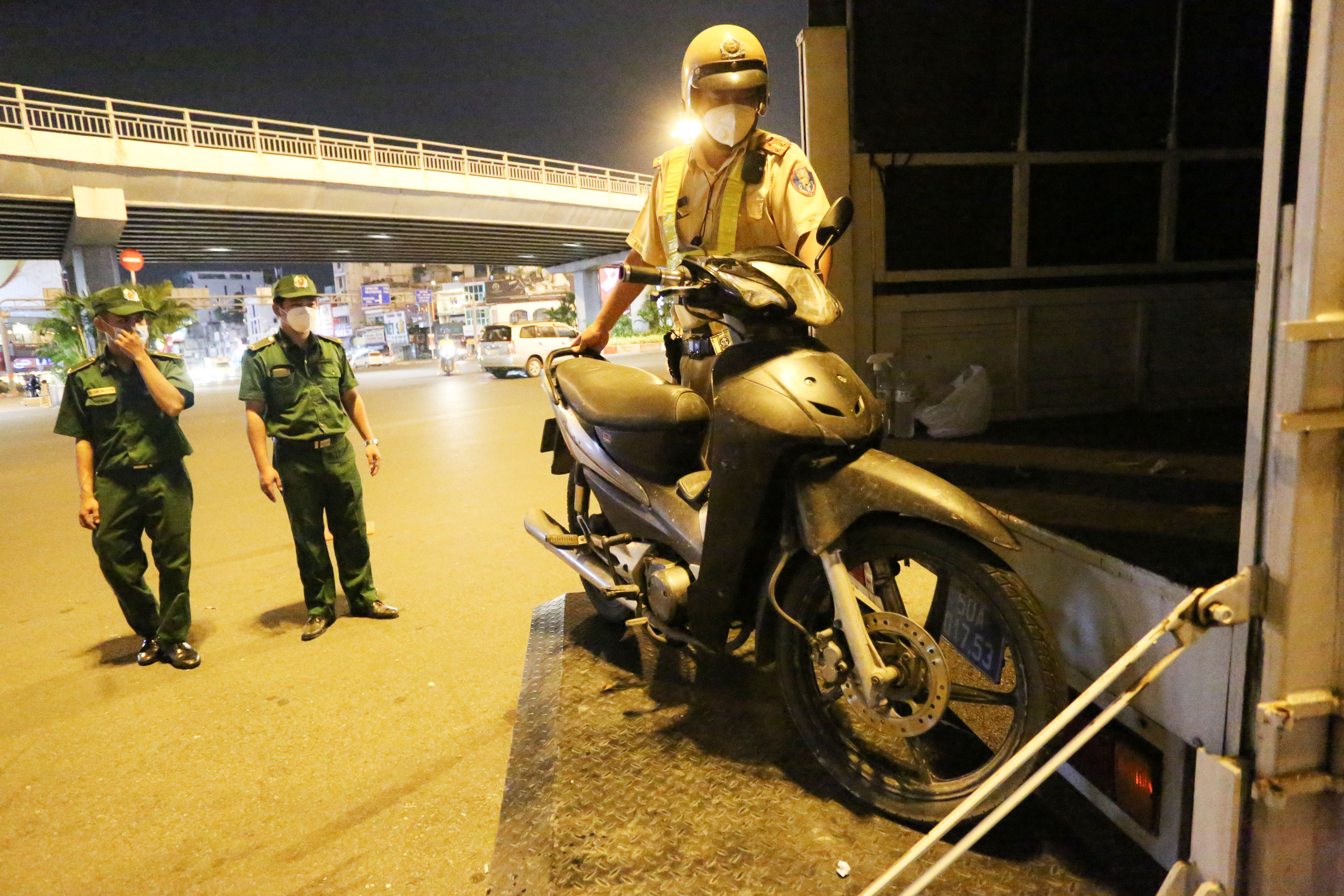 CSGT do nong do con anh 8