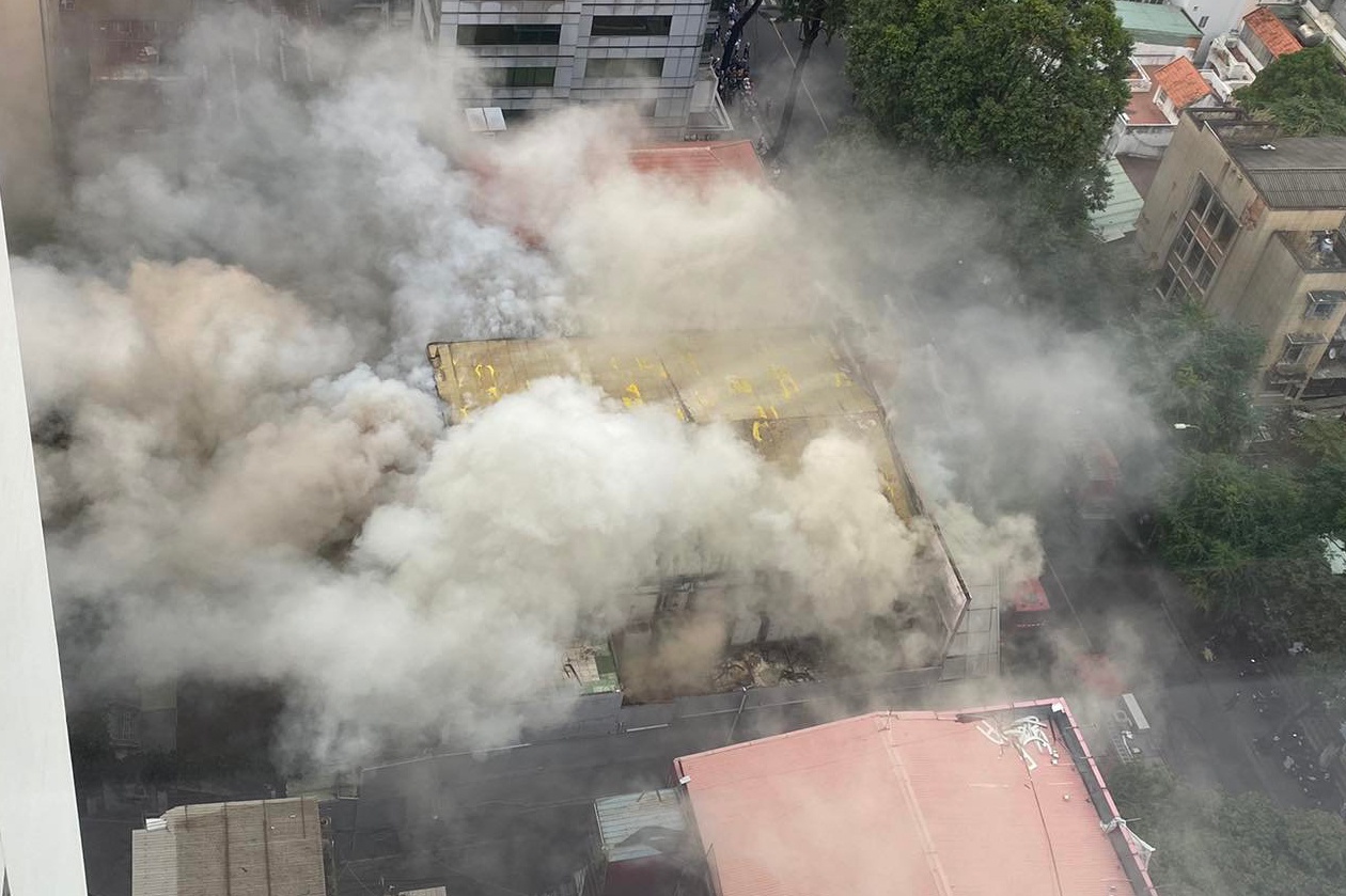 chay quan bar Canalis anh 1