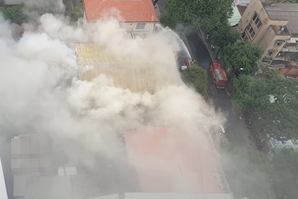 Quan bar o trung tam TP.HCM boc chay hinh anh