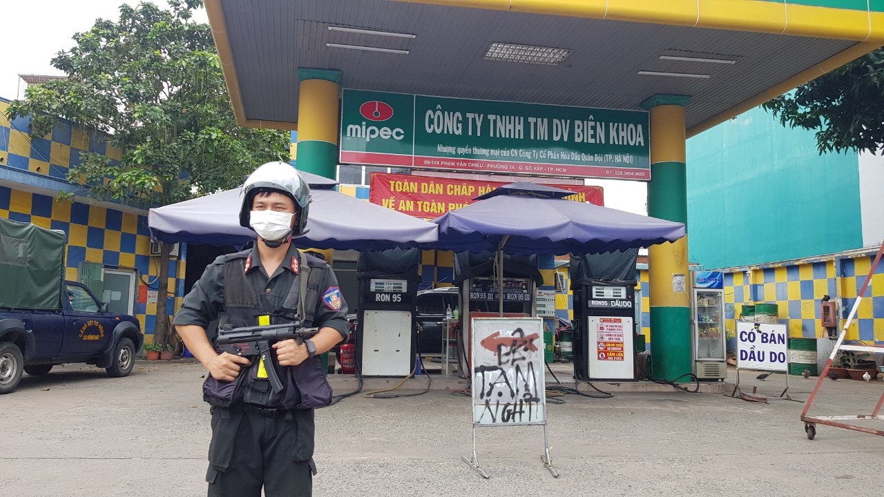 bắt xăng giả ảnh 1 bat xang gia anh 1