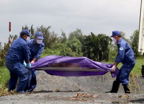 Thi the nam thanh nien noi tren song Sai Gon hinh anh