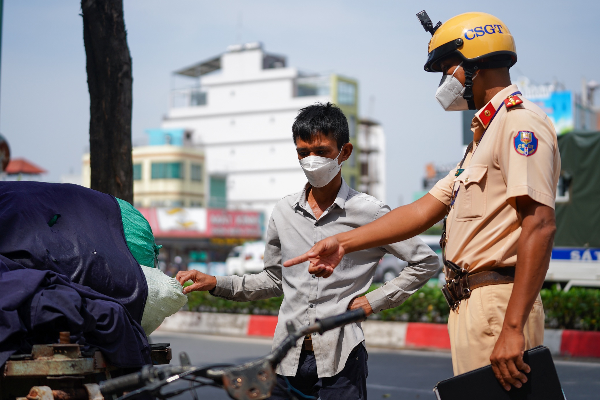 CSGT xu ly xe mu anh 1