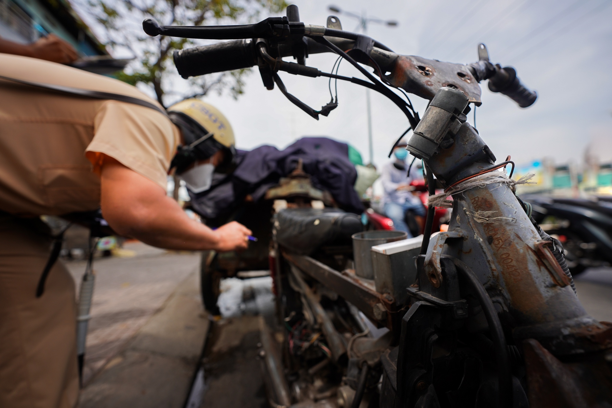 CSGT xu ly xe mu anh 2