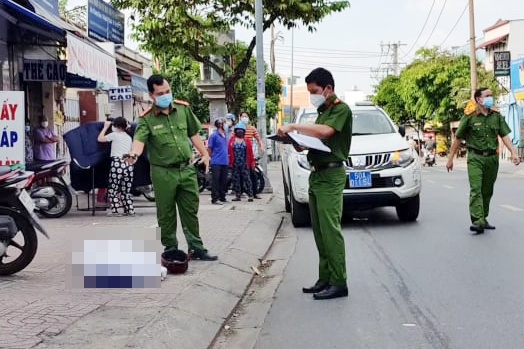 Nguoi dan ong tu vong tren via he o TP.HCM hinh anh