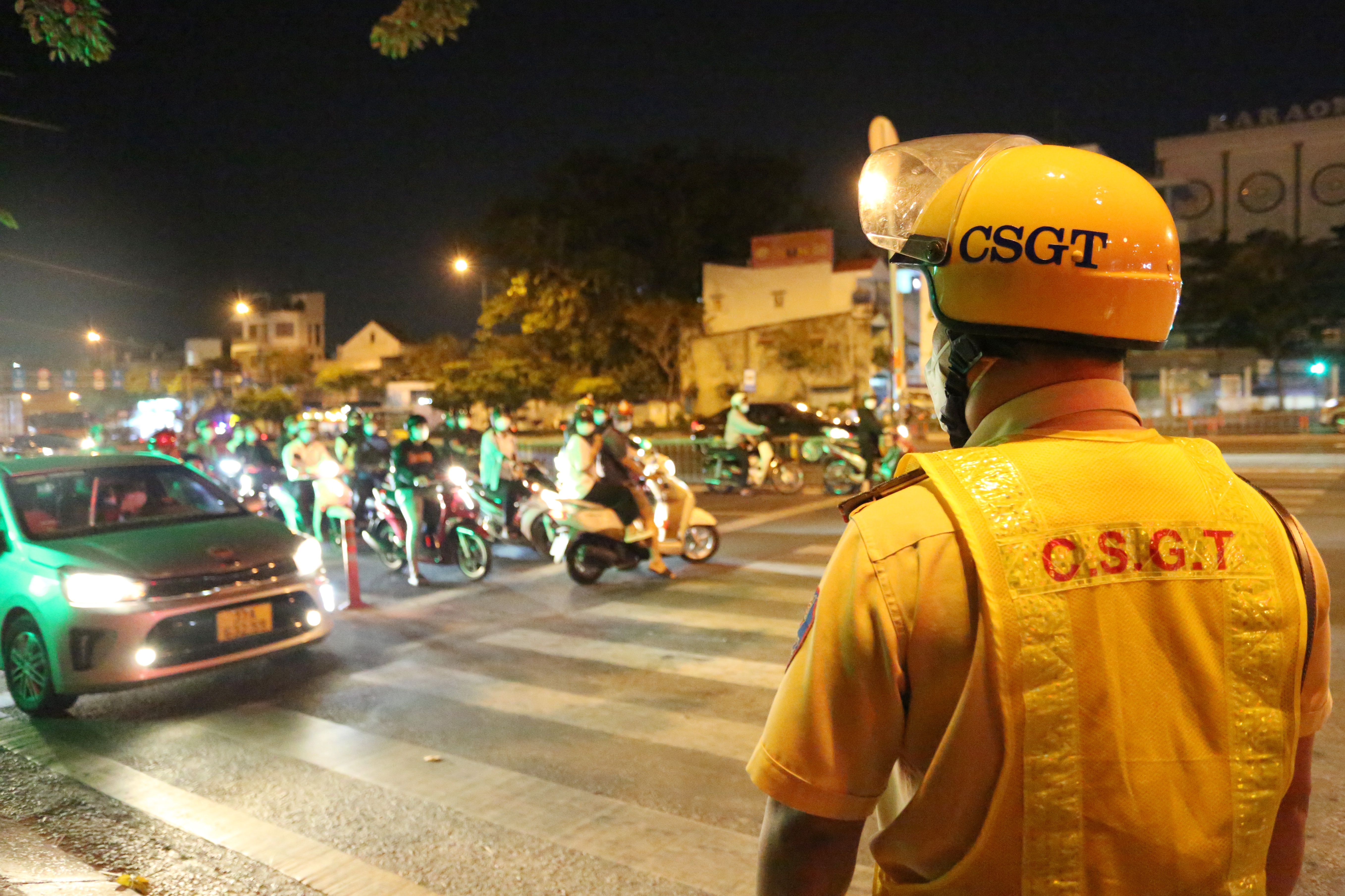 CSGT kiem tra nong do con anh 1