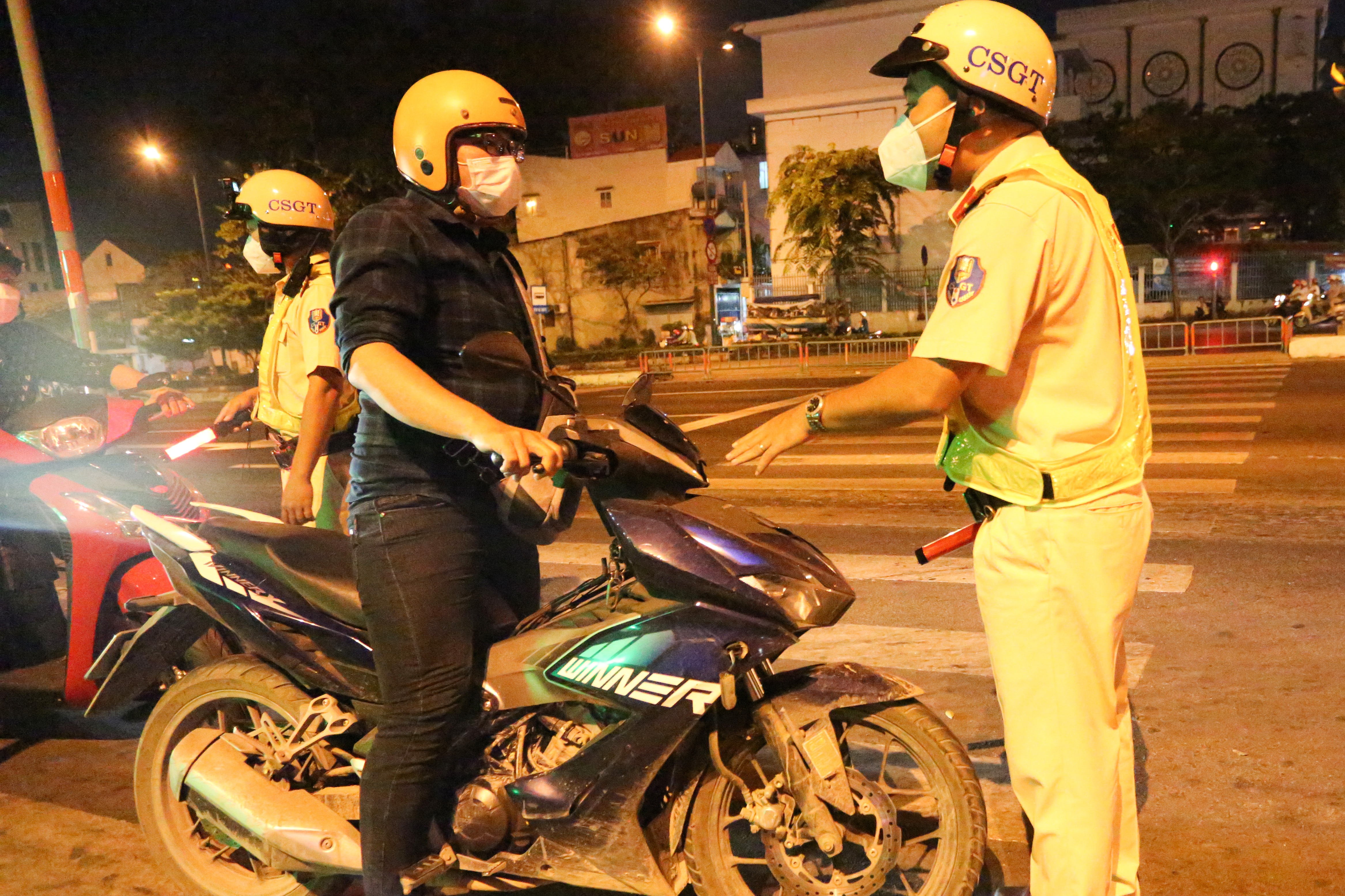 CSGT kiem tra nong do con anh 5