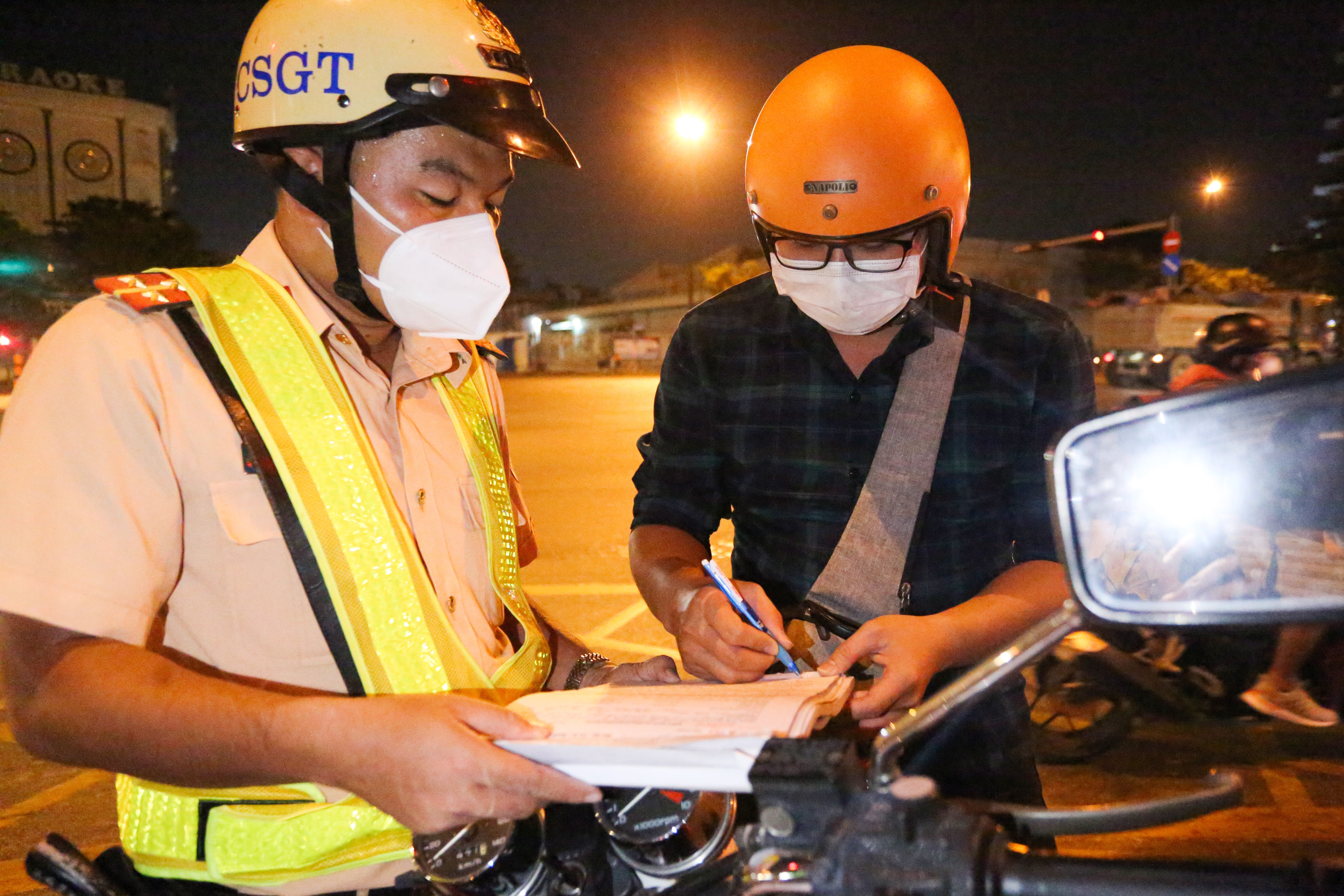 CSGT kiem tra nong do con anh 6