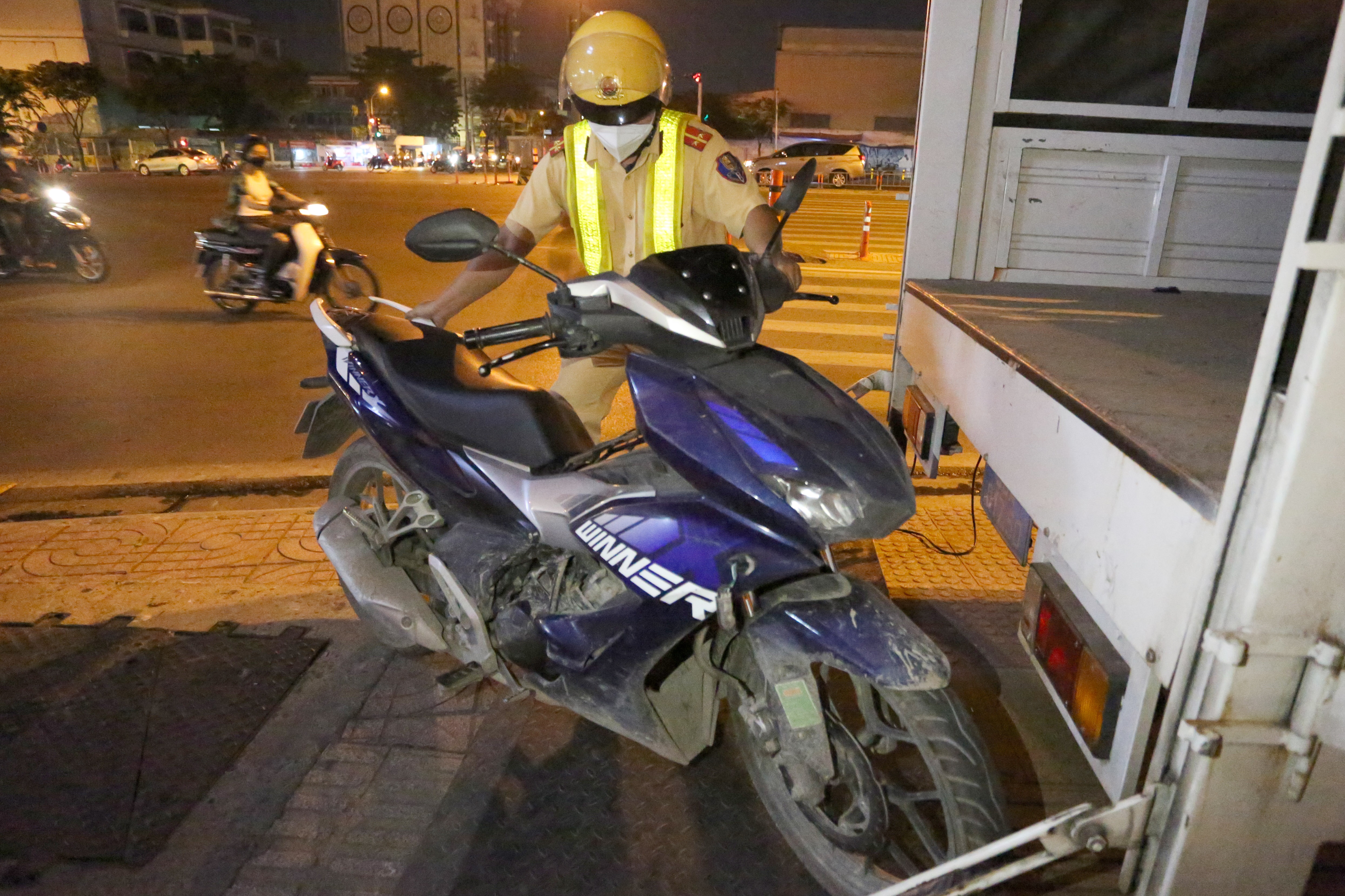 CSGT kiem tra nong do con anh 8