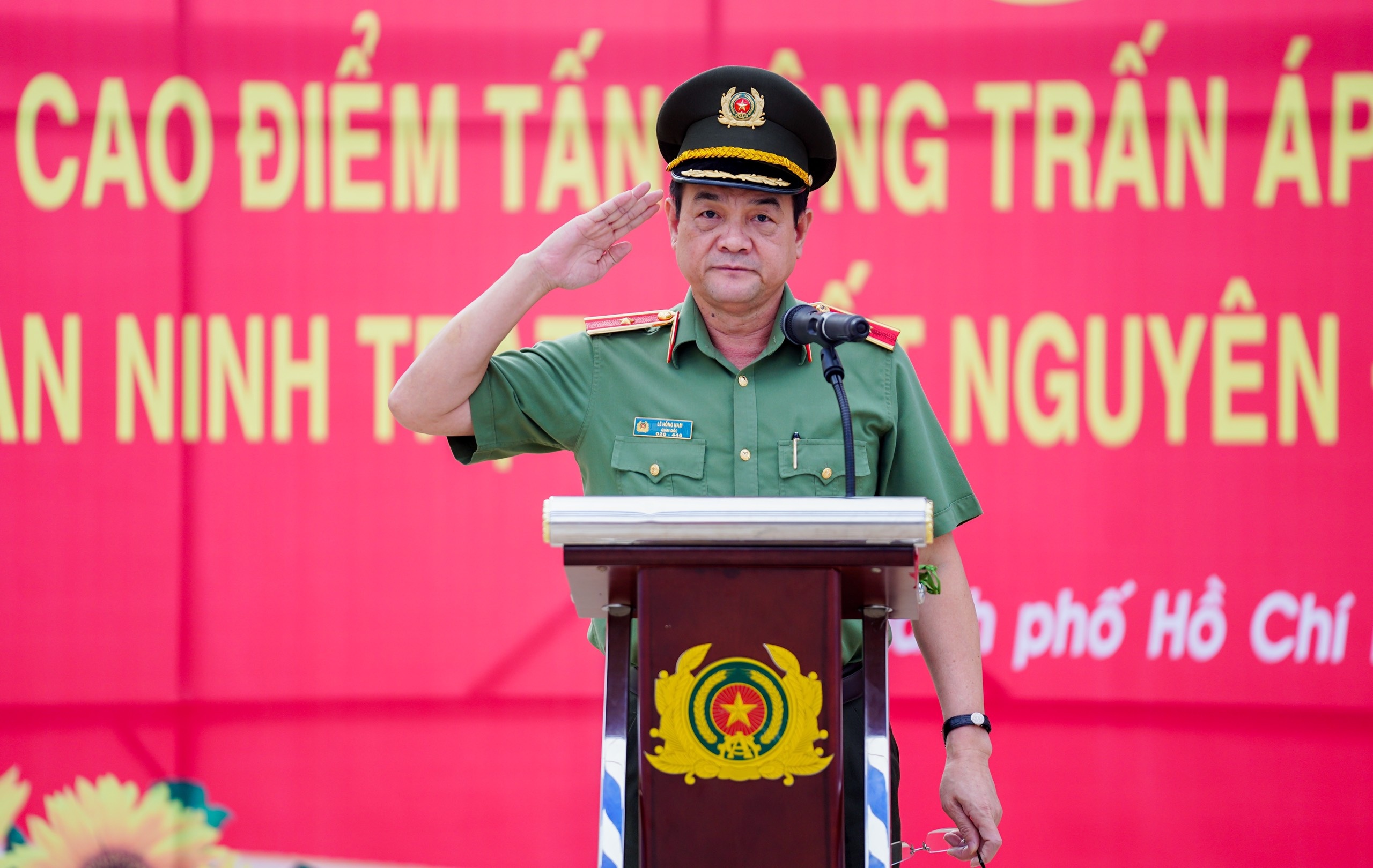 tran ap toi pham dip tet anh 6