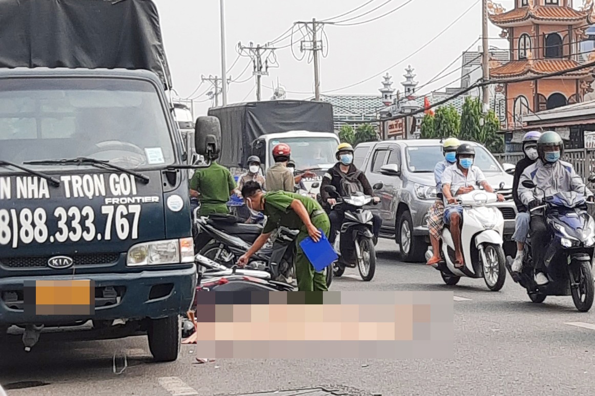 Quoc lo 1K un tac 2 km sau tai nan chet nguoi hinh anh