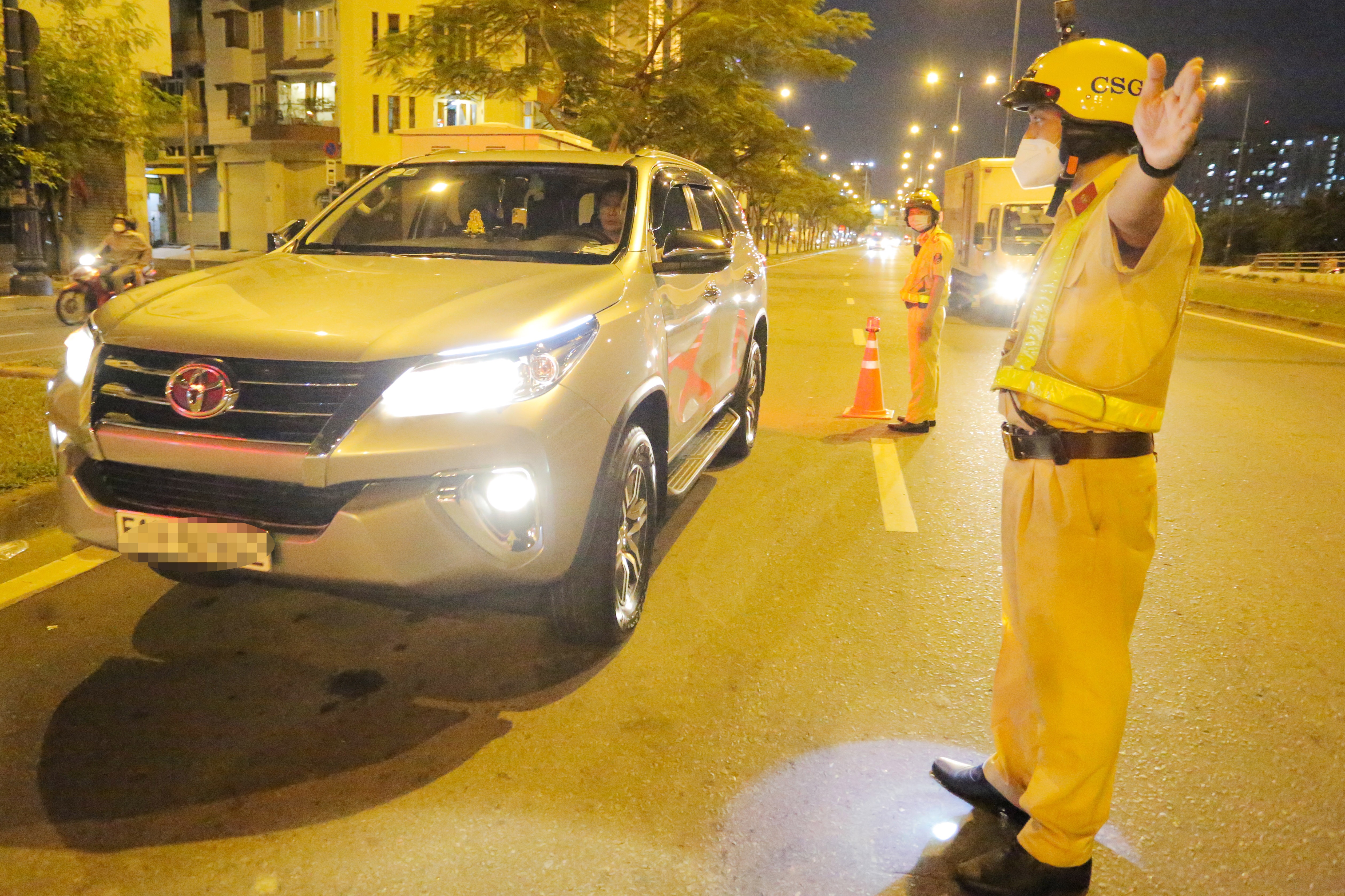 CSGT kiem tra nong do con anh 1