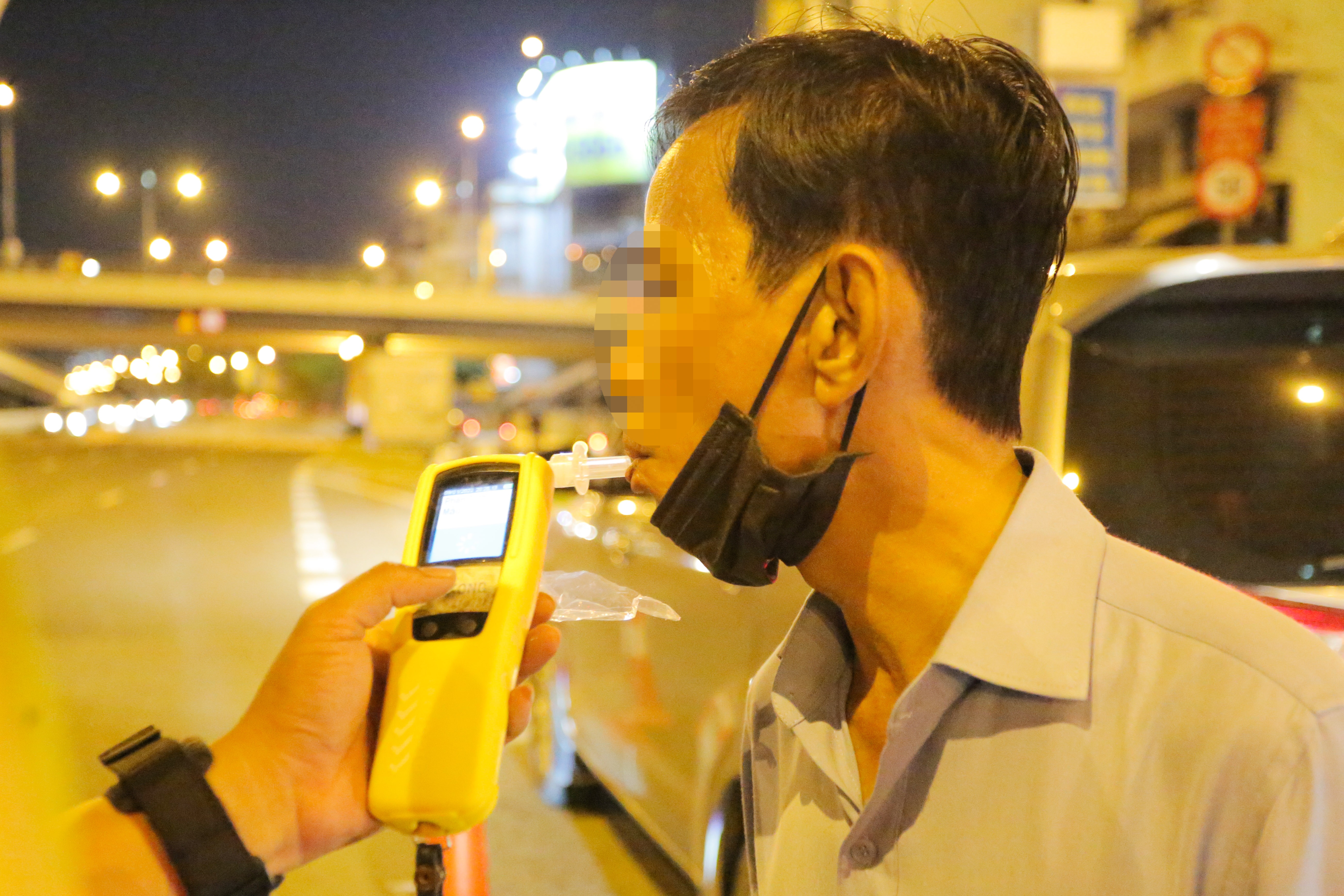 CSGT kiem tra nong do con anh 7