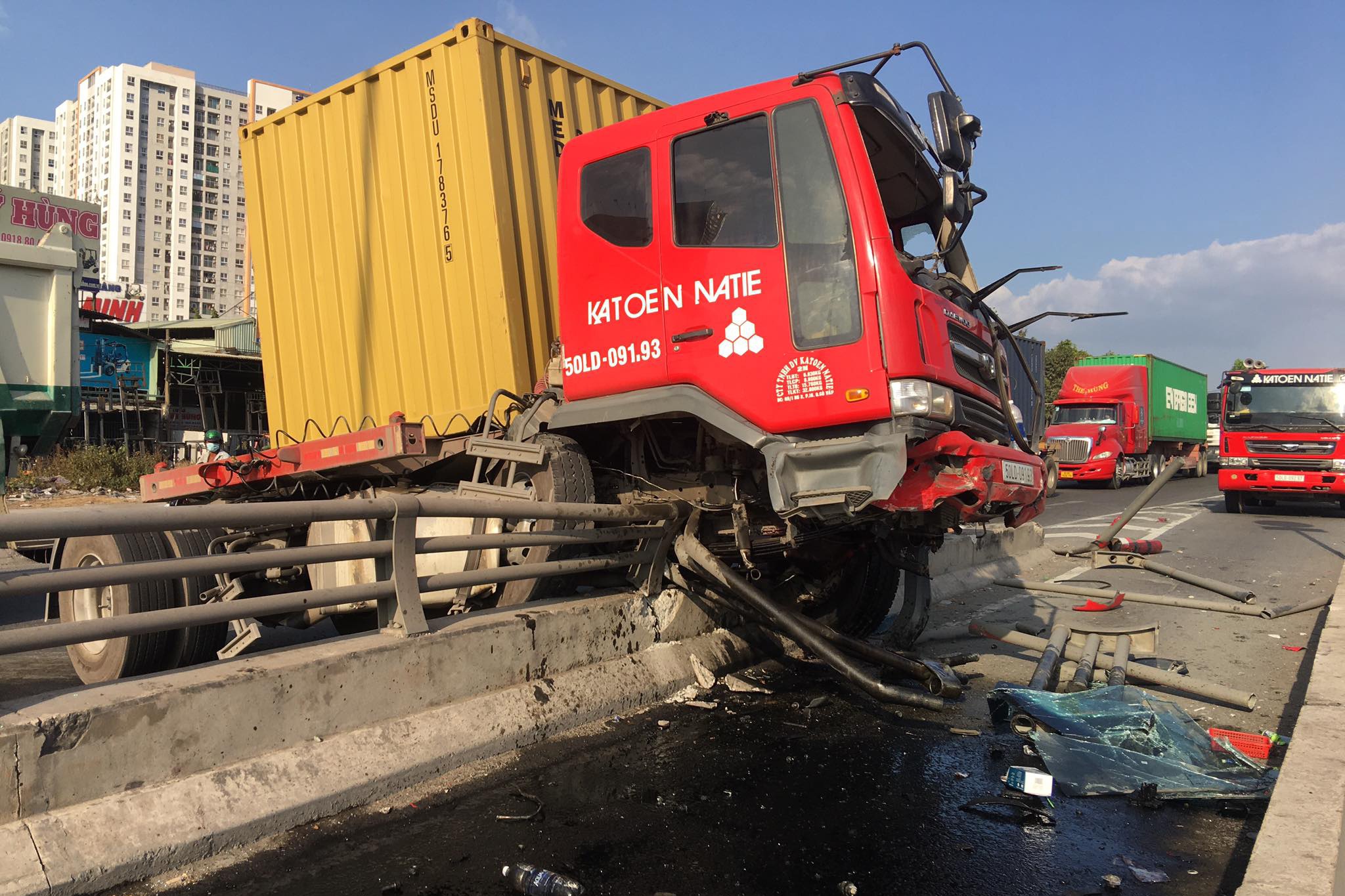 Quoc lo 1 un tac hon 3 km sau tai nan hinh anh