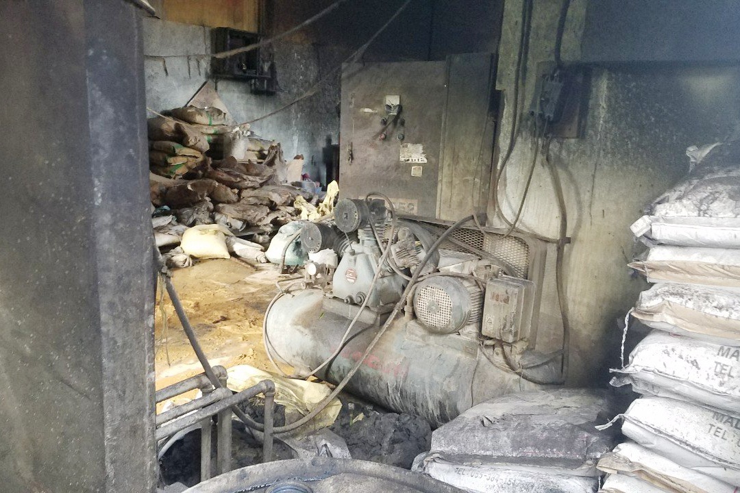 chay nha xuong o Binh Tan anh 1