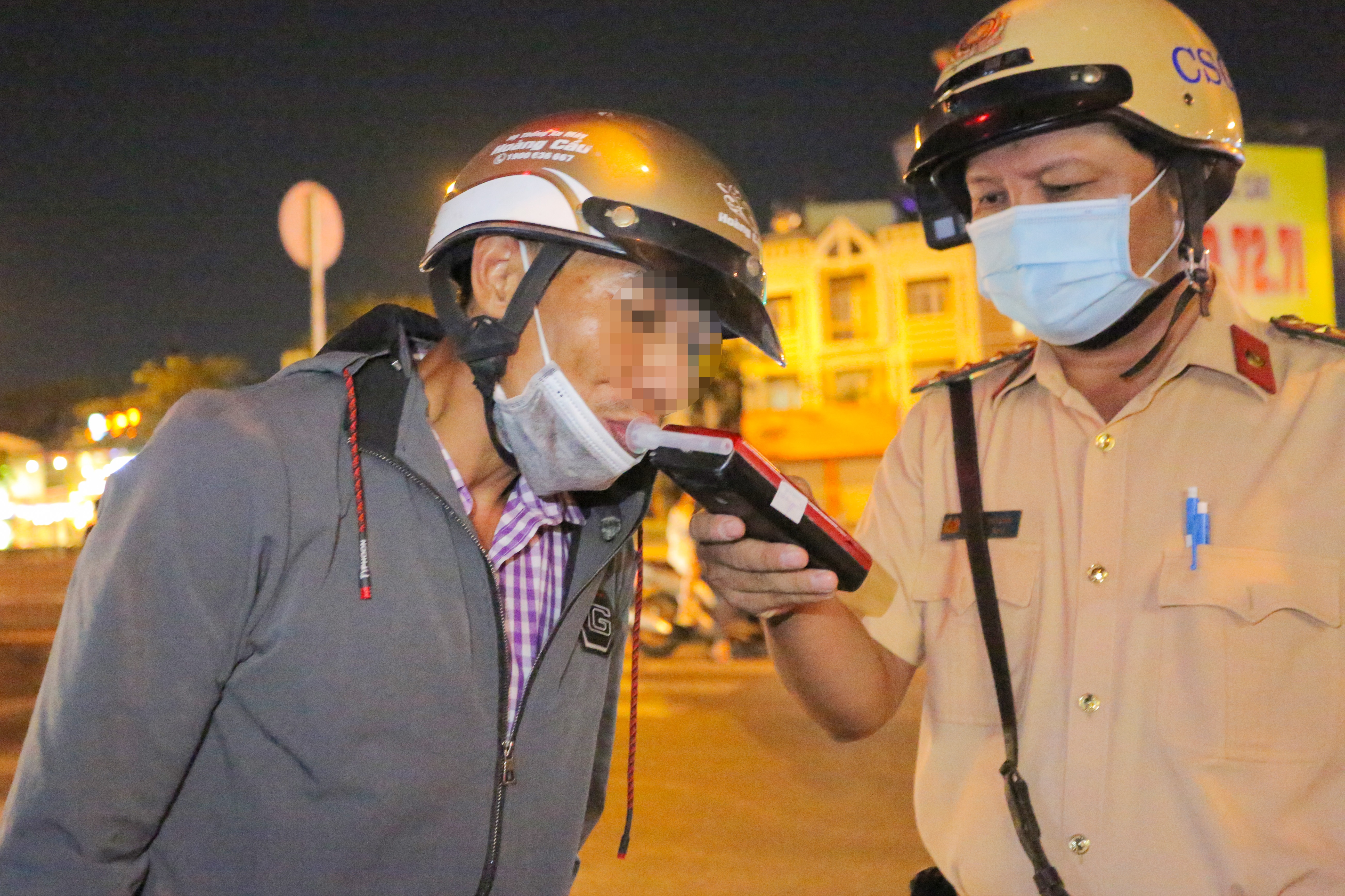 CSGT kiem tra nong do con anh 4