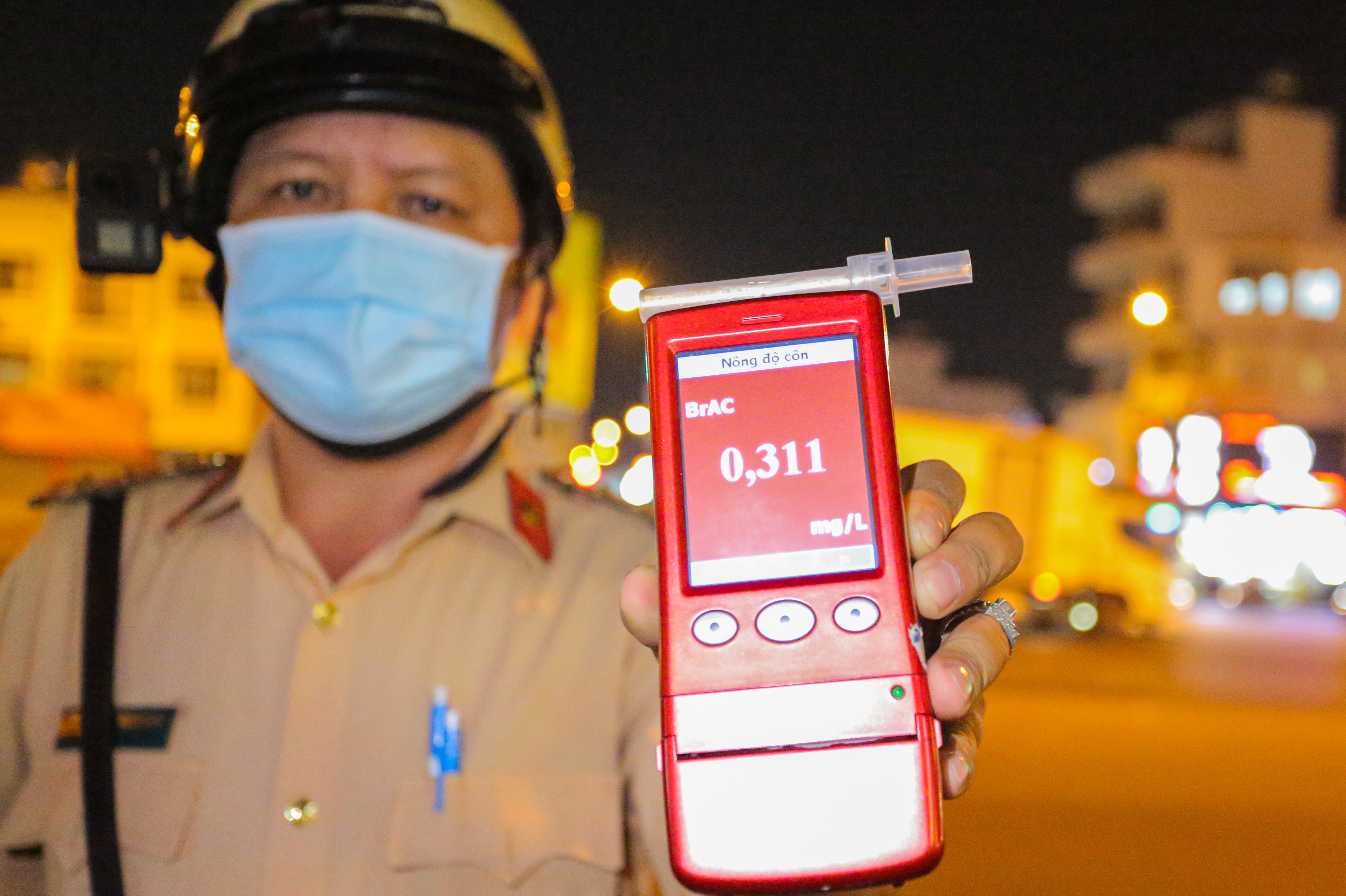 CSGT kiem tra nong do con anh 5