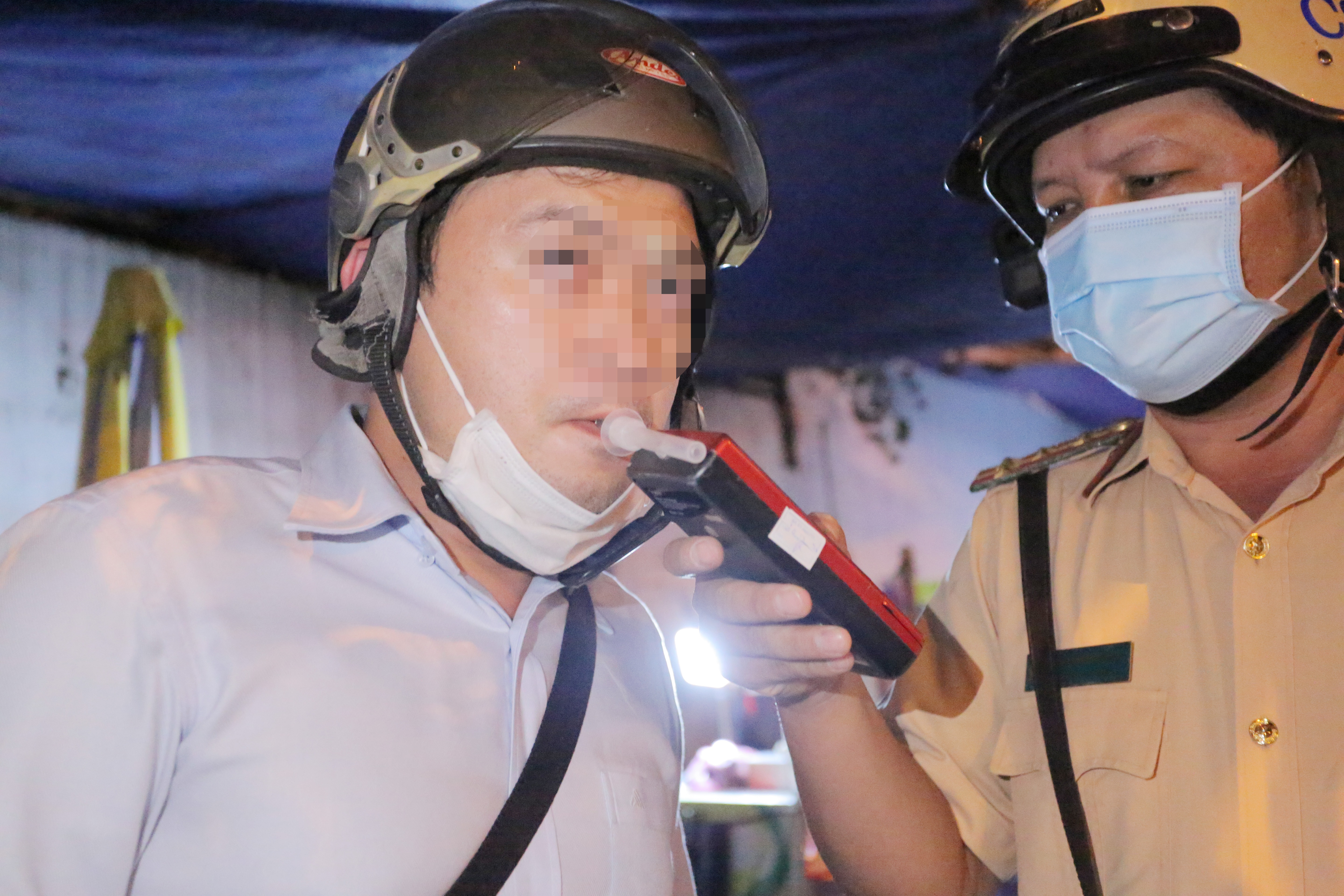 An nhau ngay gan Tet, tai xe o TP.HCM bi phat 7 trieu dong hinh anh