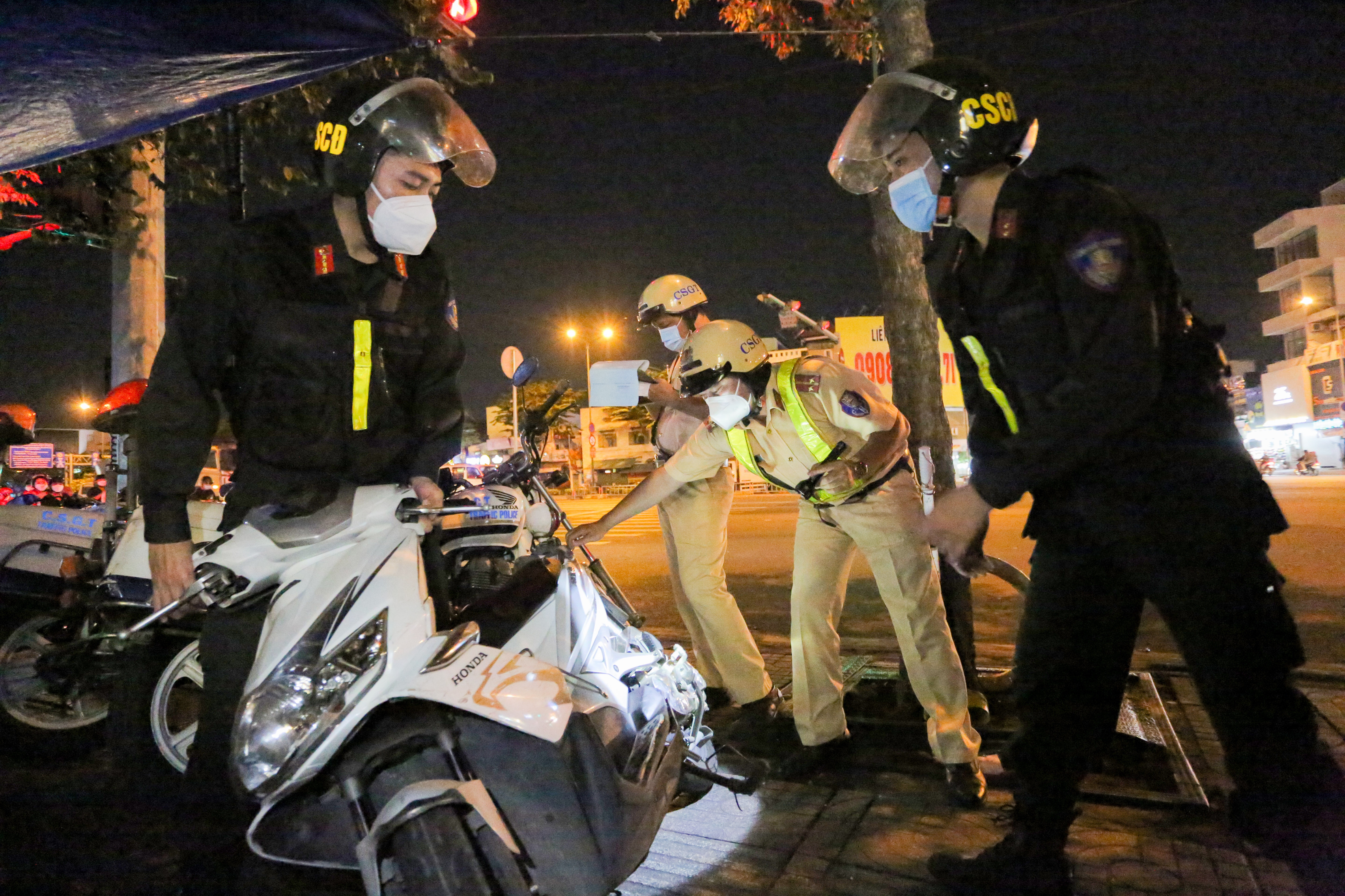 CSGT kiem tra nong do con anh 7