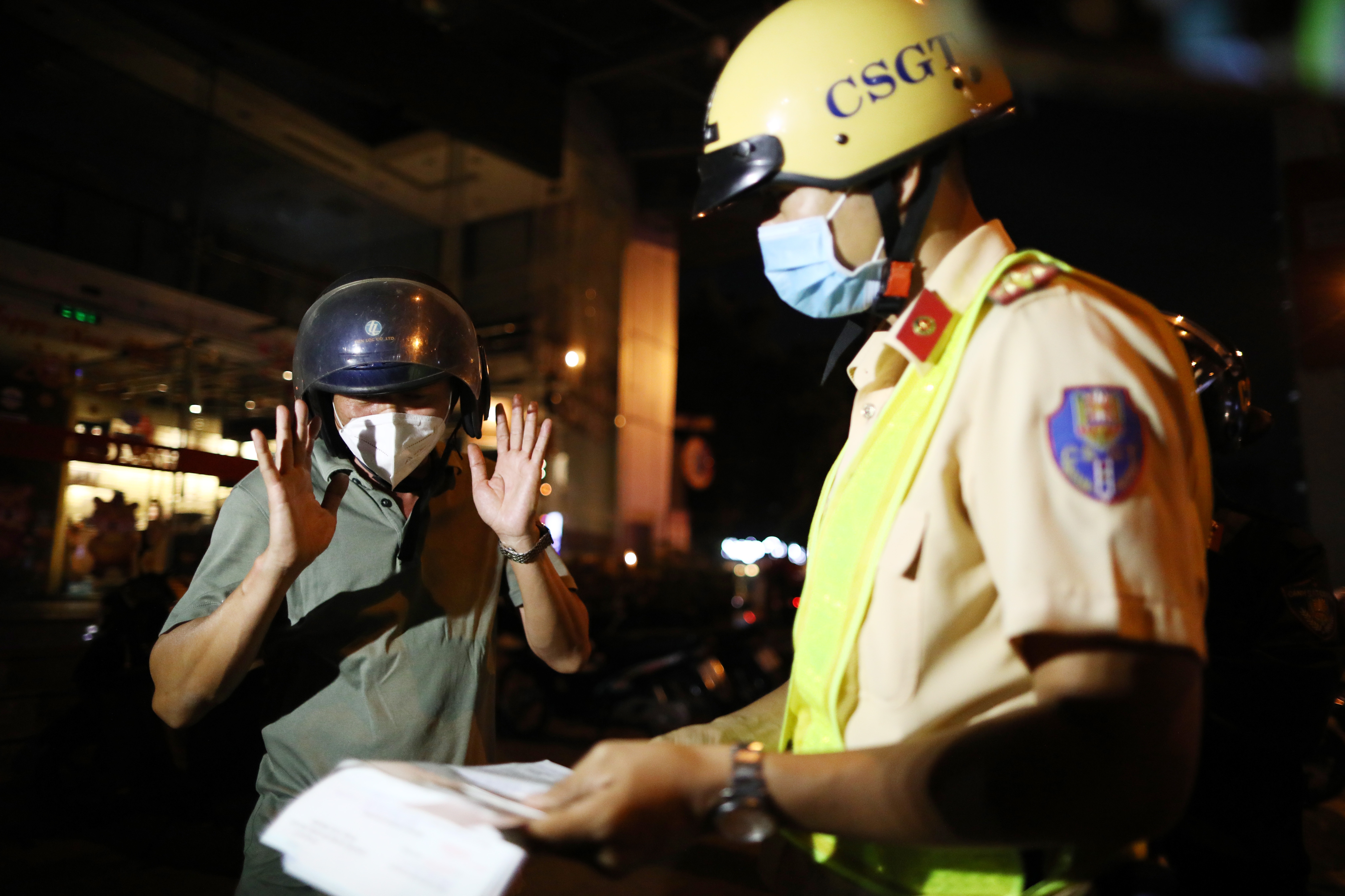 Tai xe vi pham nong do con bien minh khi bi xu phat hinh anh