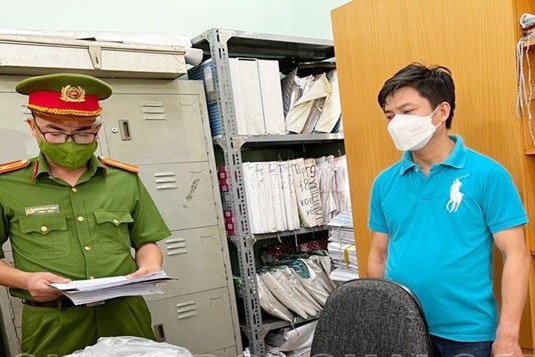 Can bo dia chinh va chu tich phuong o Dong Nai bi bat hinh anh