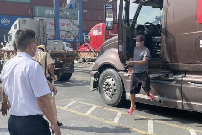 Phat hien nhieu tai xe xe container su dung ma tuy o TP.HCM hinh anh