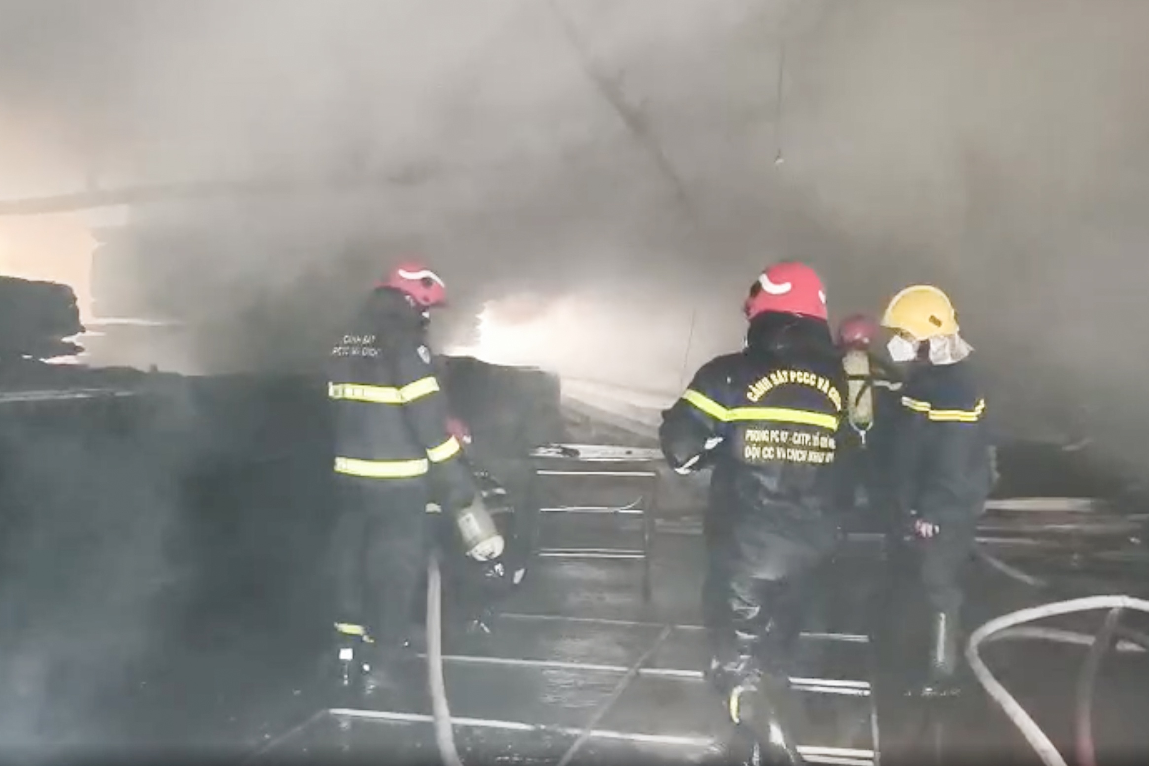 chay cong ty go anh 1