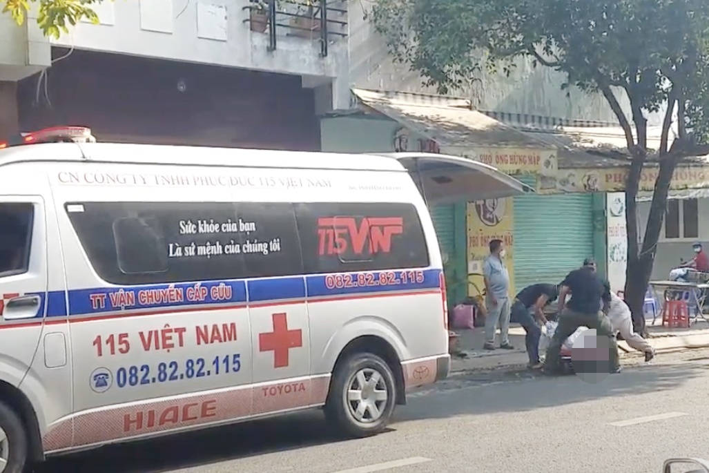 Nguoi dan ong roi lau tu vong o TP.HCM hinh anh