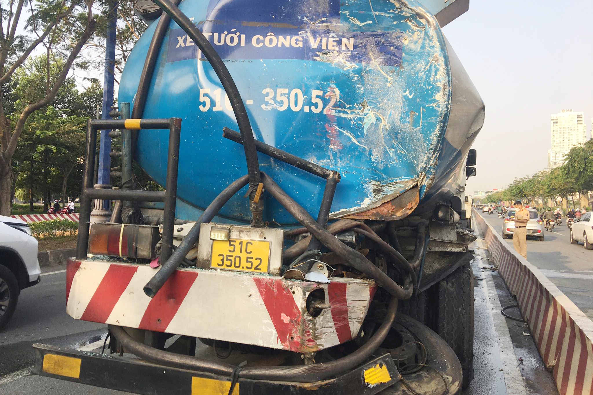 xe khach tong xe bon anh 2