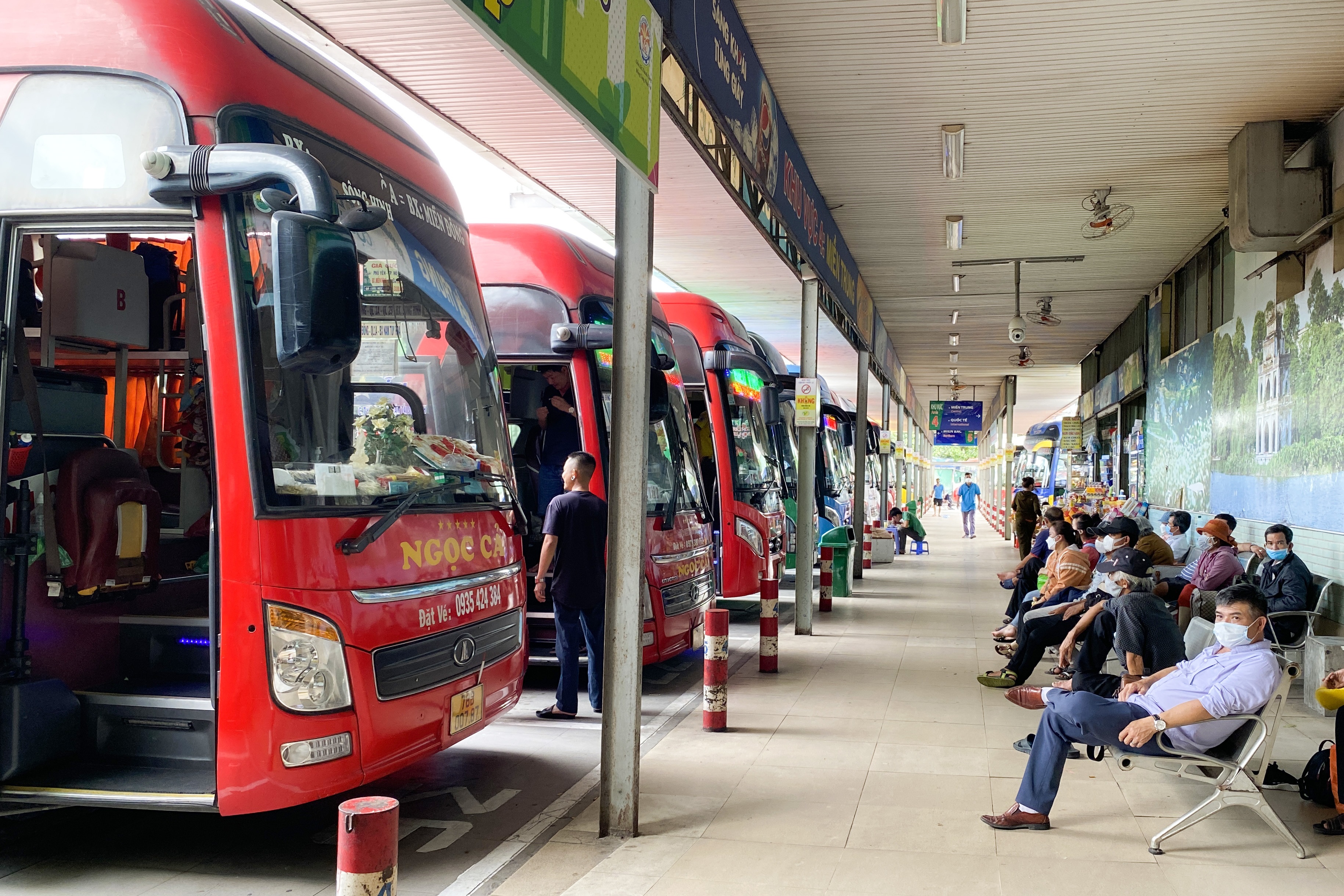 Chu xe khach o TP.HCM lao dao hinh anh