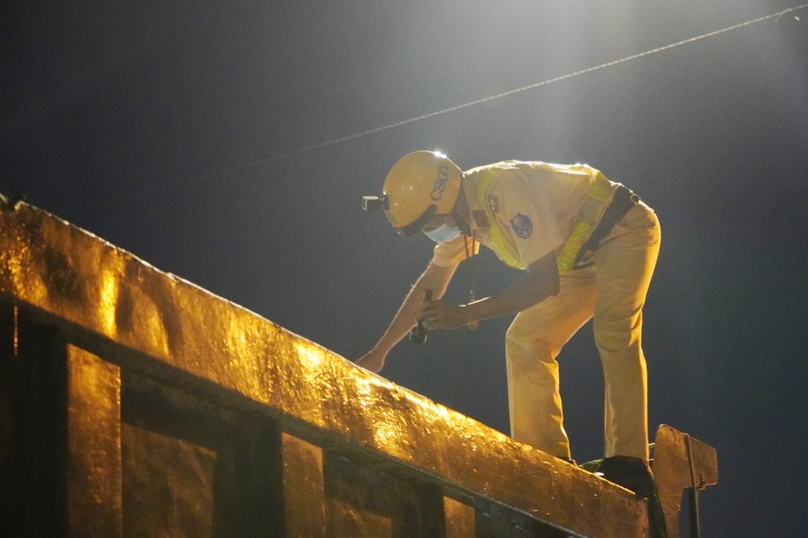 Tranh thu chay xe tai di do dau, tai xe o TP.HCM bi phat tien trieu hinh anh