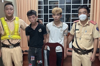 Cong an Dong Nai khong che hai ten cuop tren quoc lo 51 hinh anh