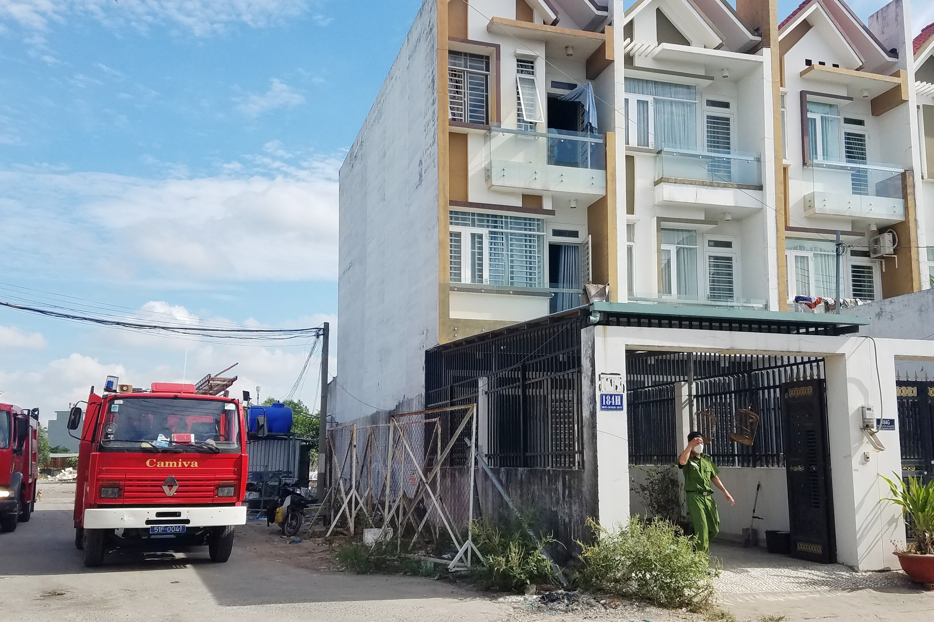 No o nha 2 tang tai TP.HCM, mot nguoi bi thuong hinh anh