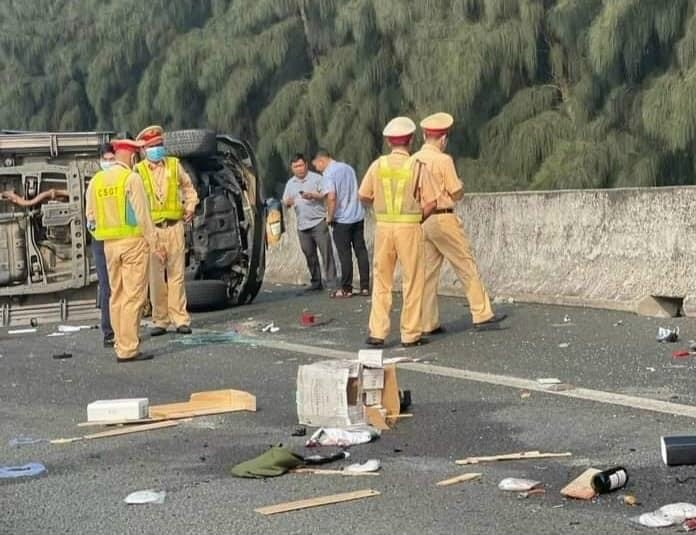 Hien truong xe cho Pho chu tich TP.HCM Le Hoa Binh gap tai nan hinh anh