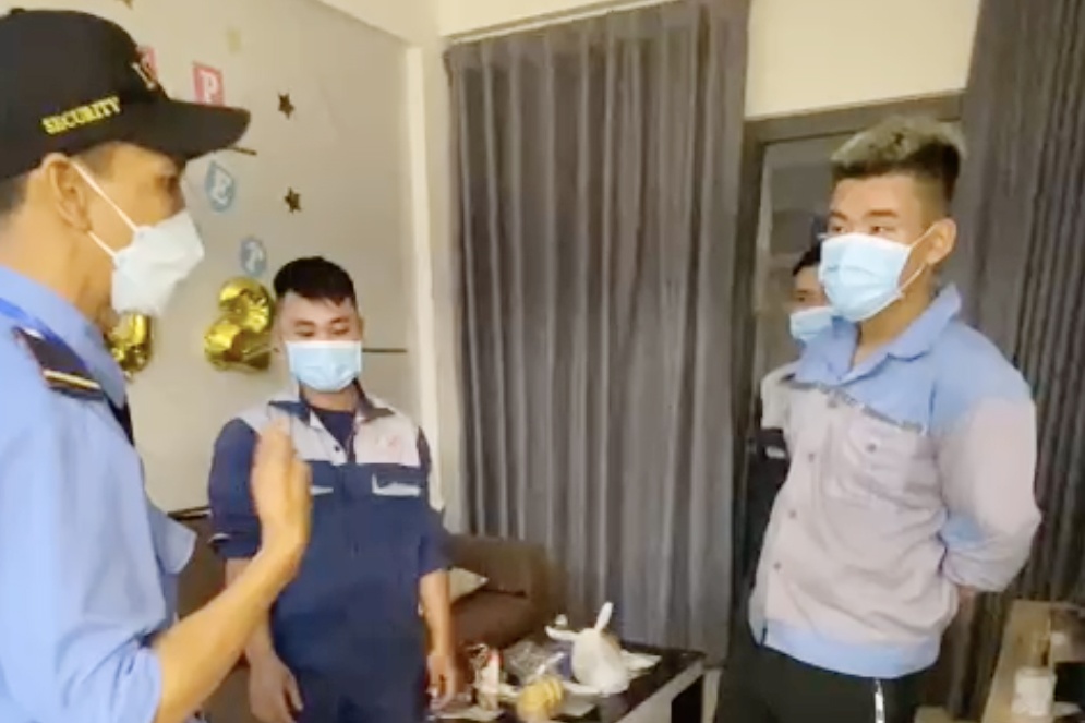 sua bon cau bi chat chem anh 2