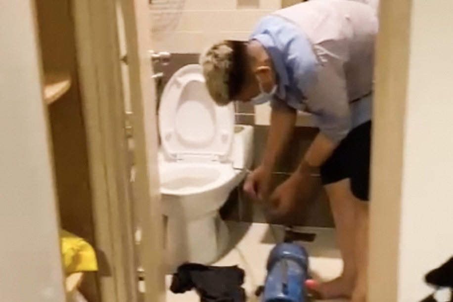 Vu dan bi 'chat chem' khi thong bon cau: Cong an can vao cuoc hinh anh