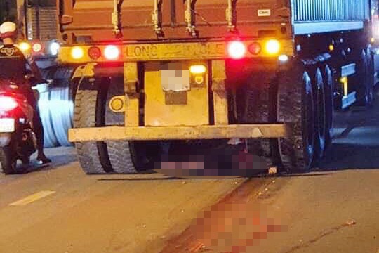 va cham voi xe container anh 1