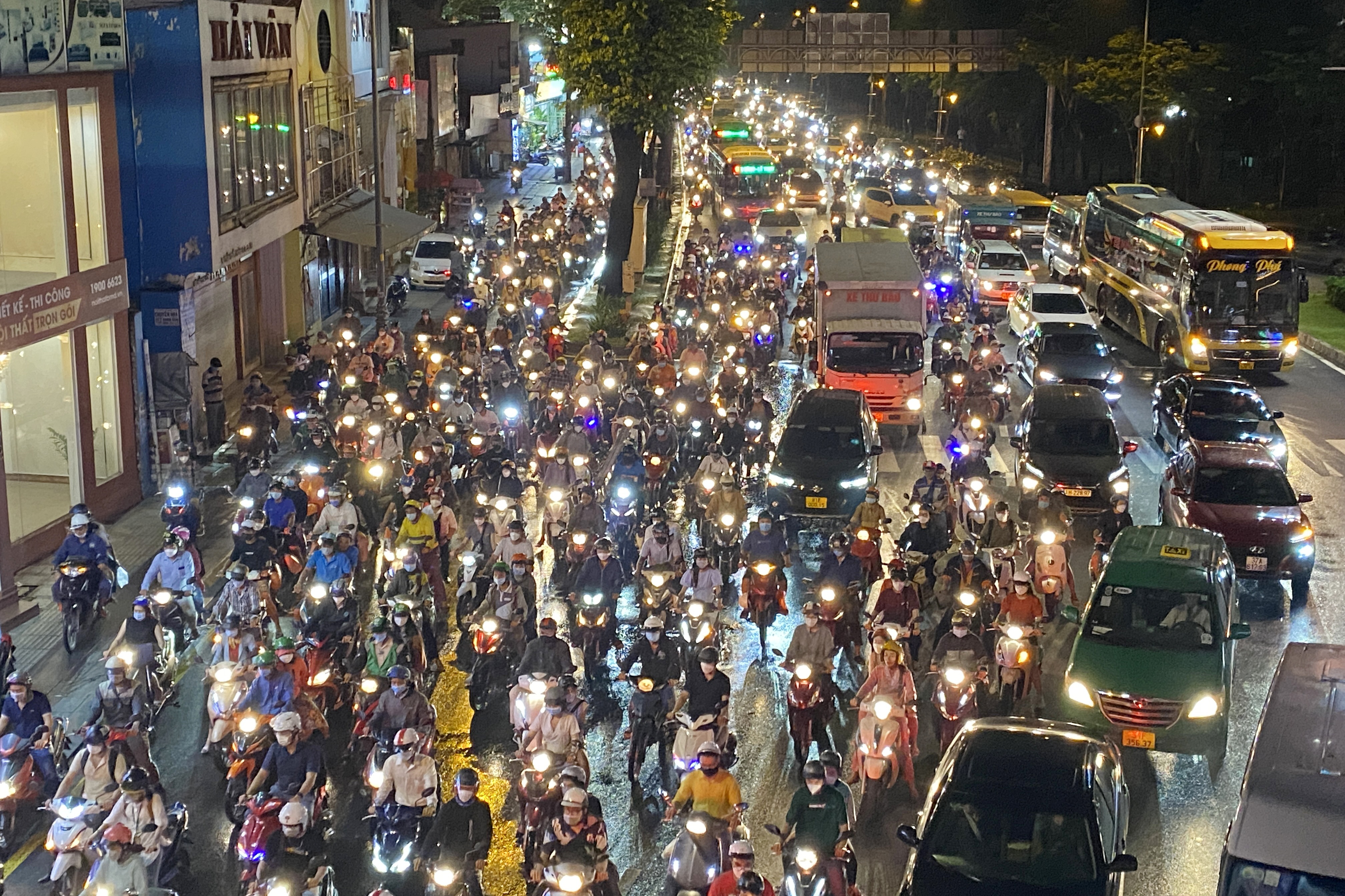 ket xe san bay Tan Son Nhat anh 1