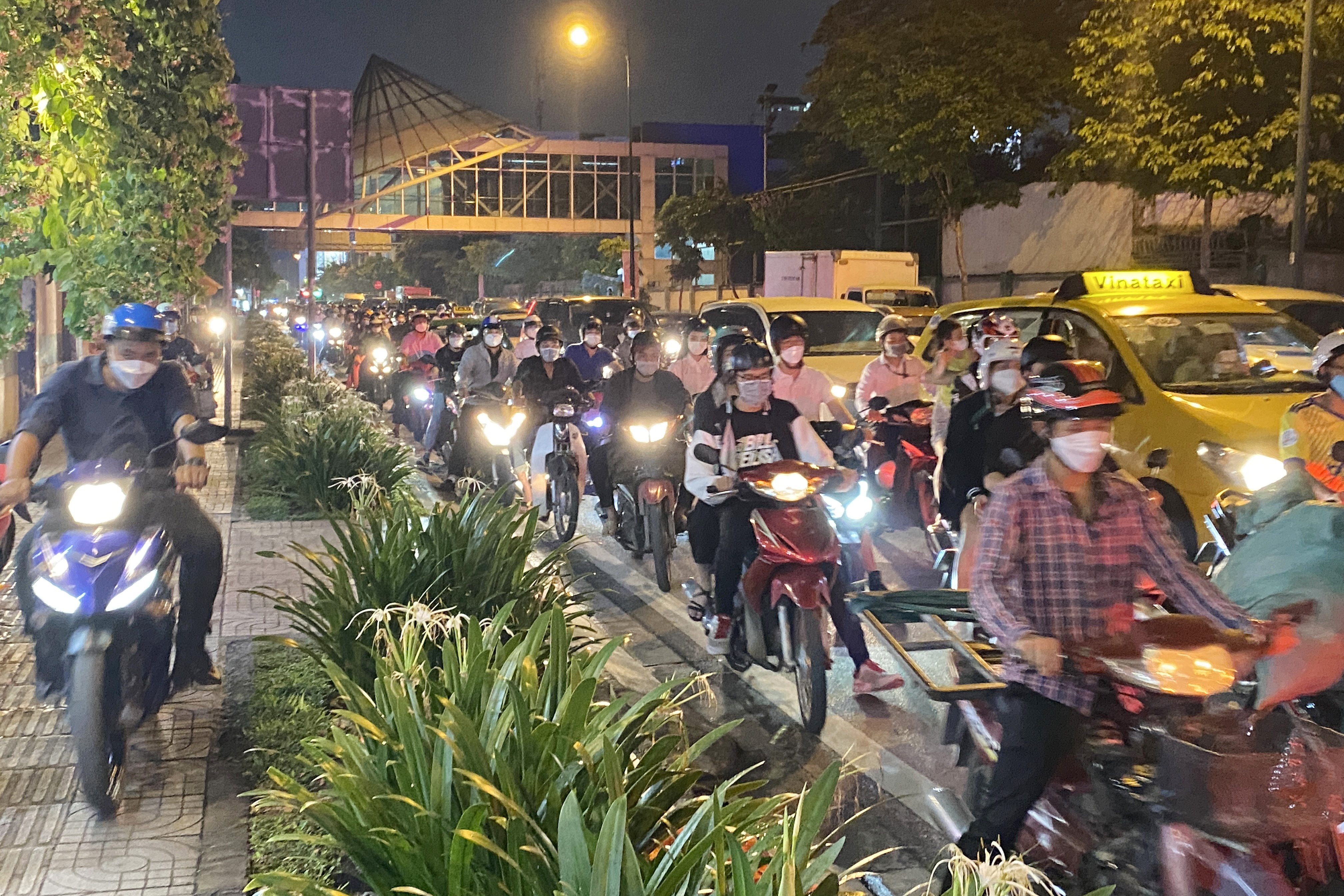 ket xe san bay Tan Son Nhat anh 2