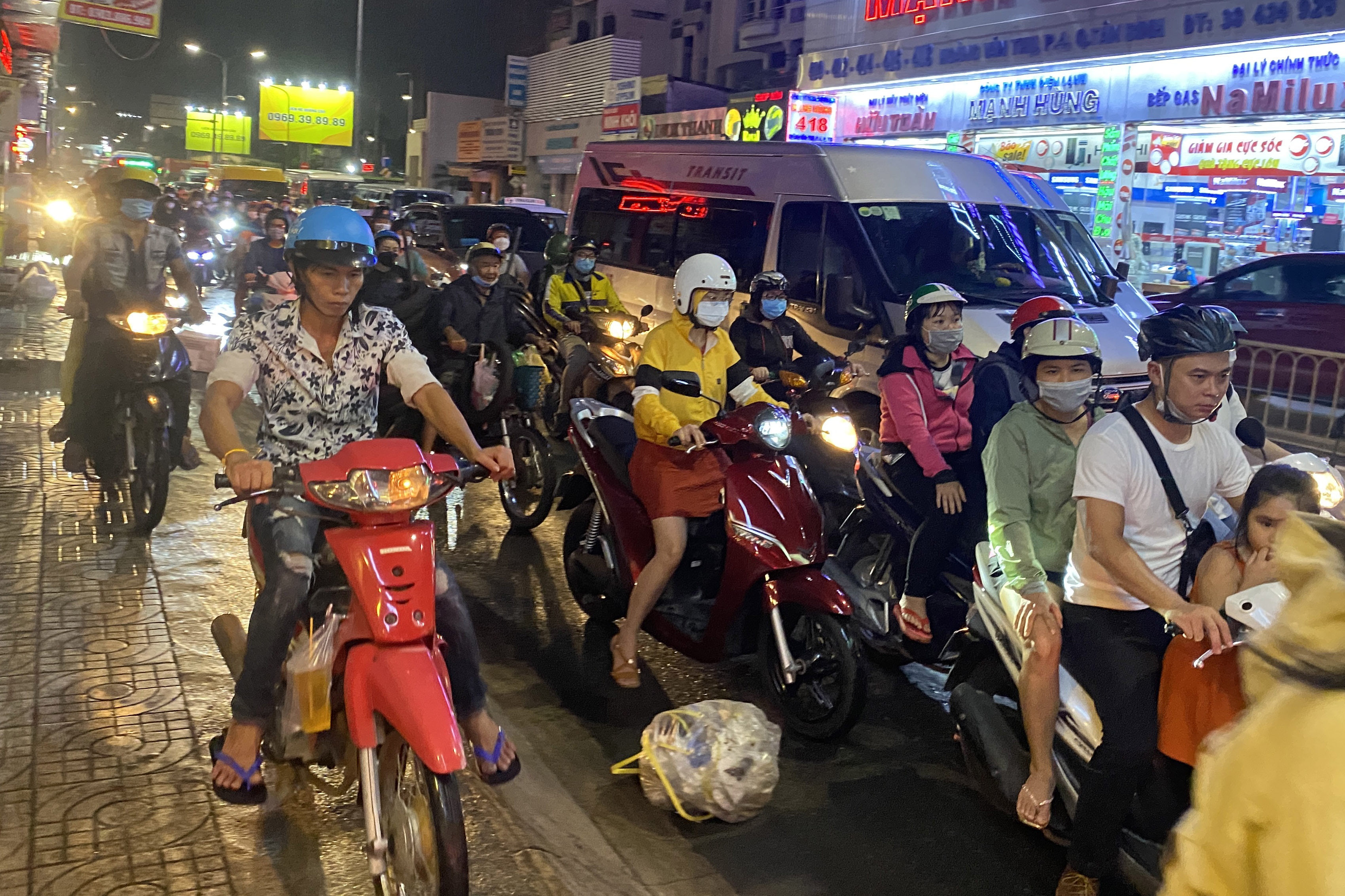 ket xe san bay Tan Son Nhat anh 3