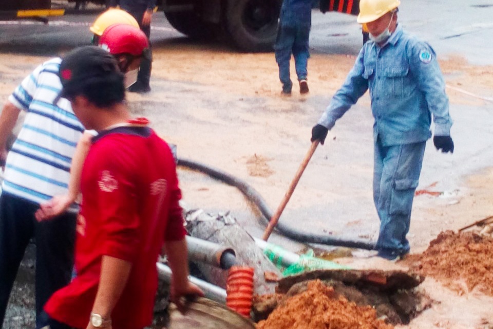 gay tru dien o Lac Long Quan anh 1