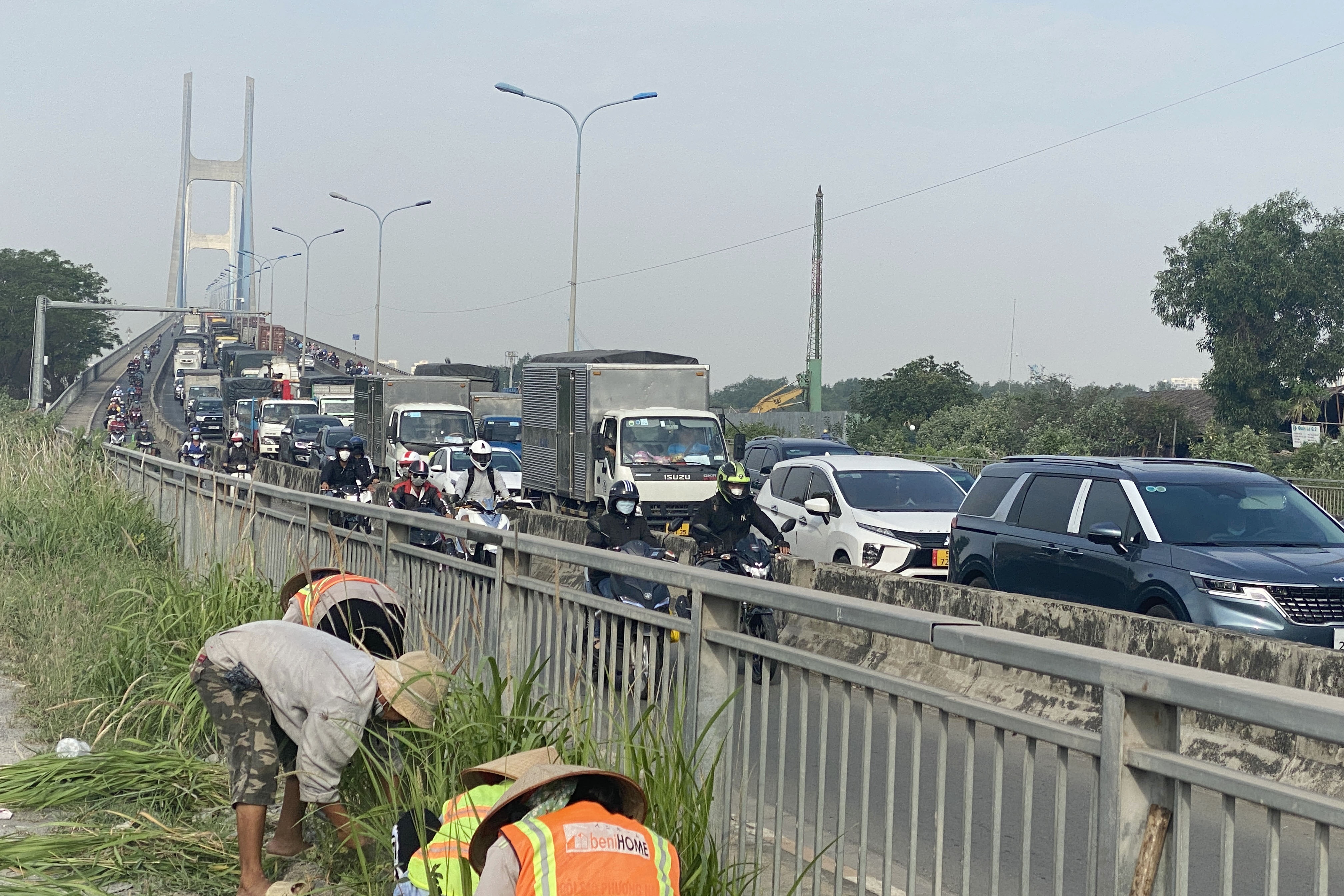 xe tai lot ho tu than anh 2